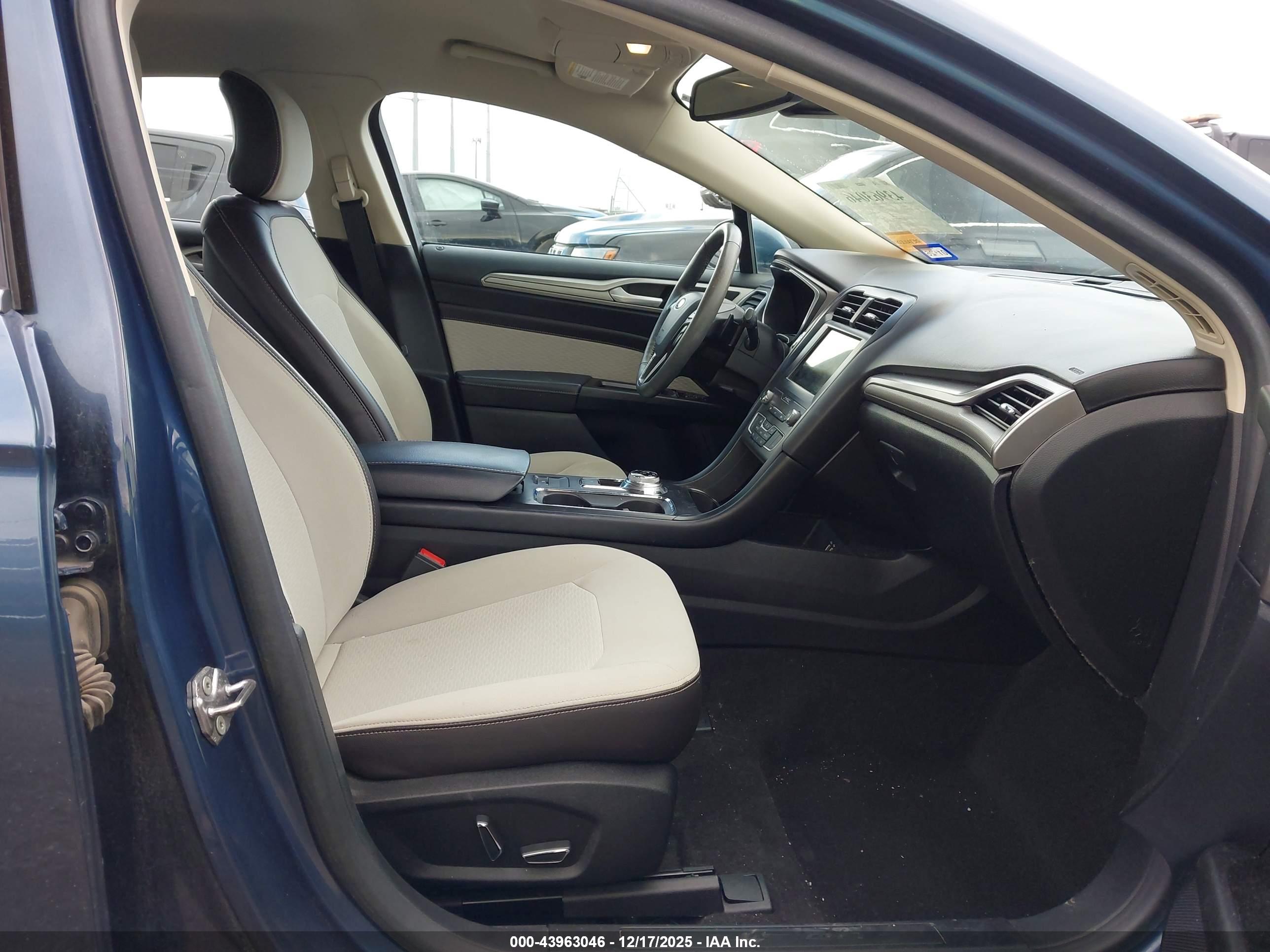 FORD FUSION image 5