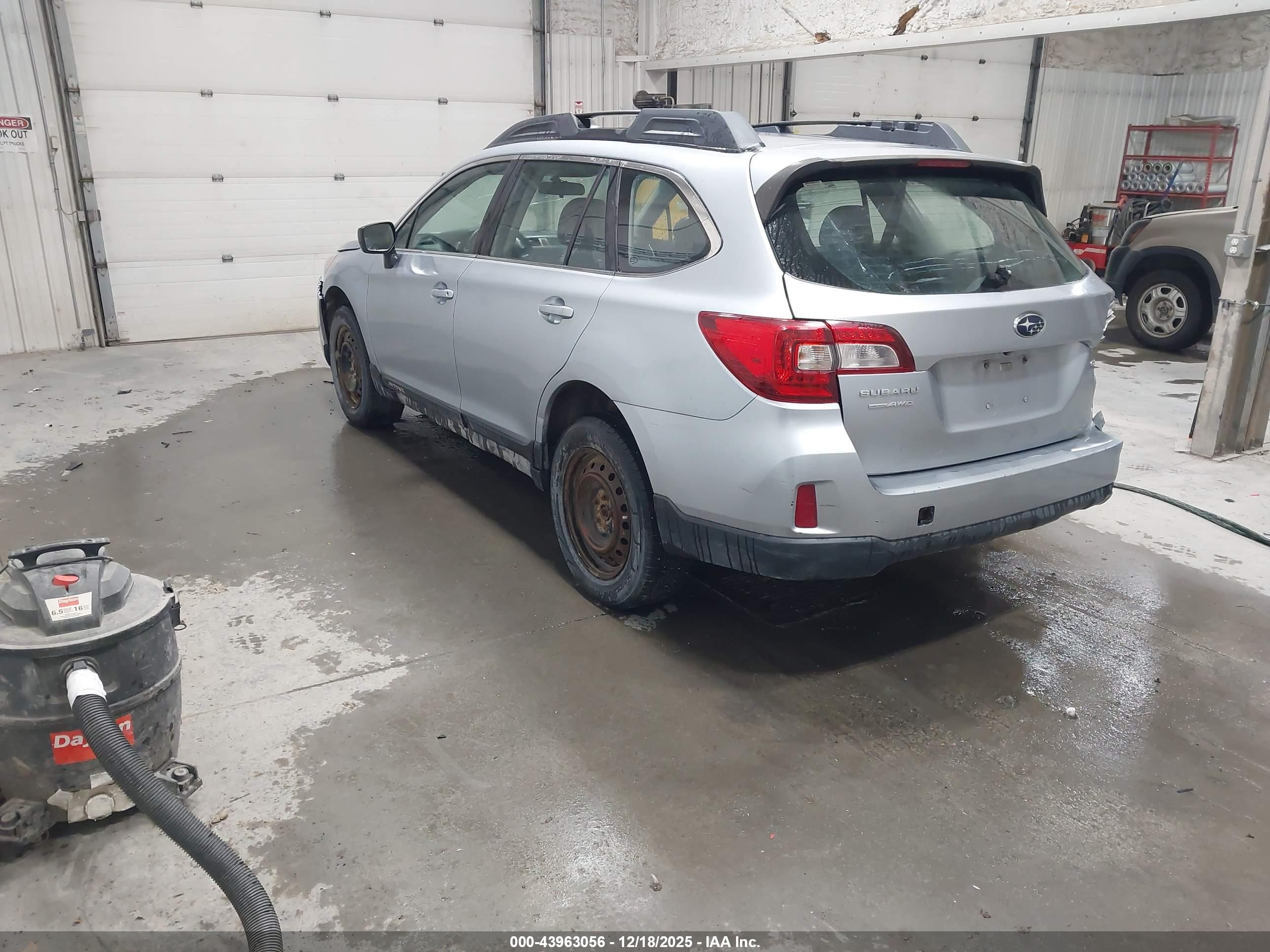 SUBARU OUTBACK image 3