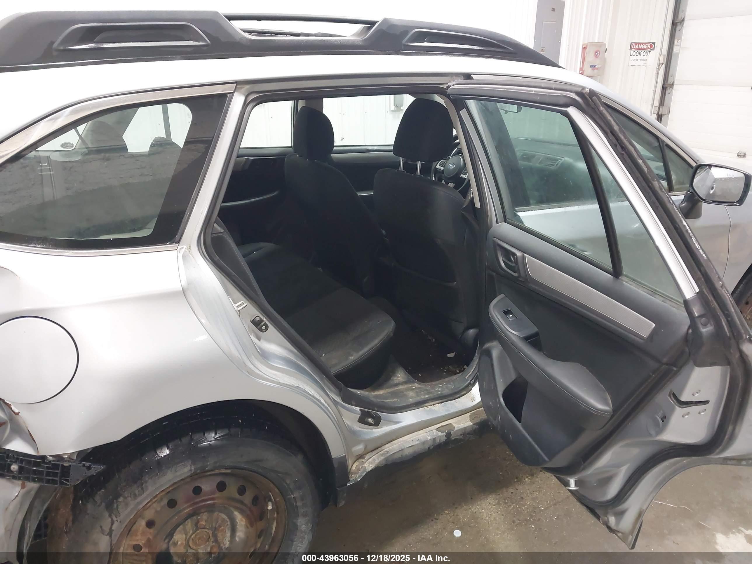 SUBARU OUTBACK image 8