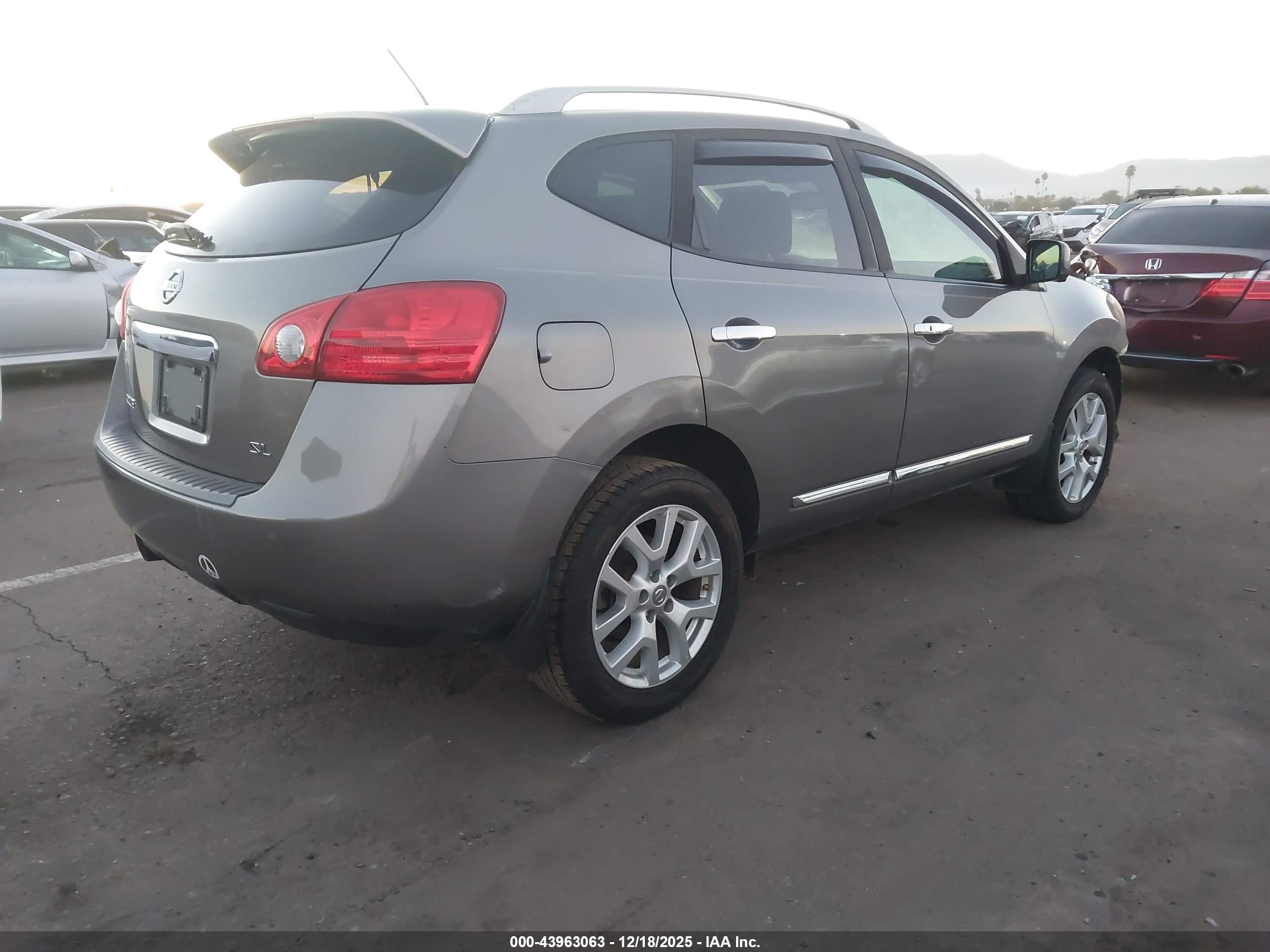 NISSAN ROGUE image 4