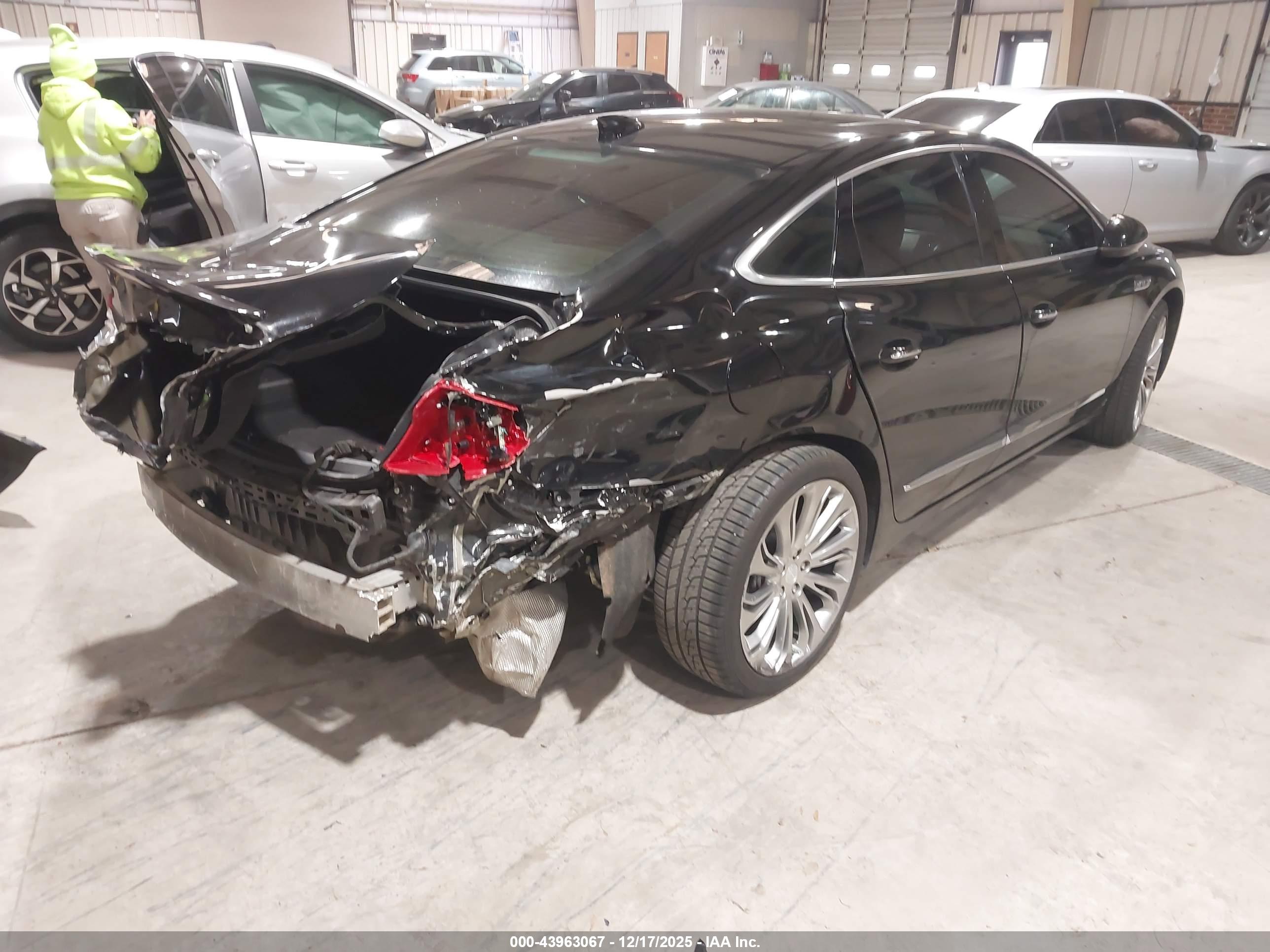BUICK LACROSSE image 4