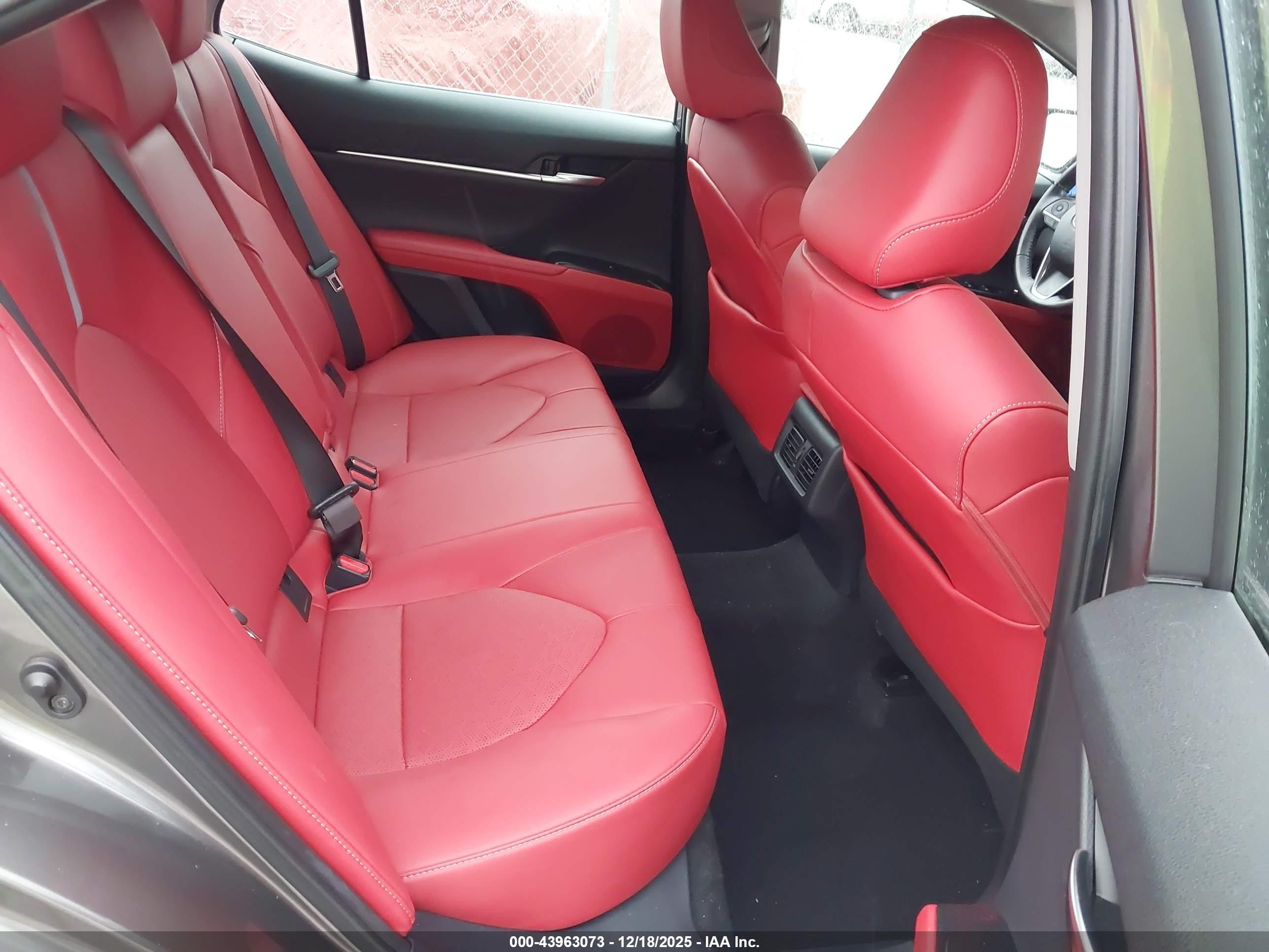 TOYOTA CAMRY image 8