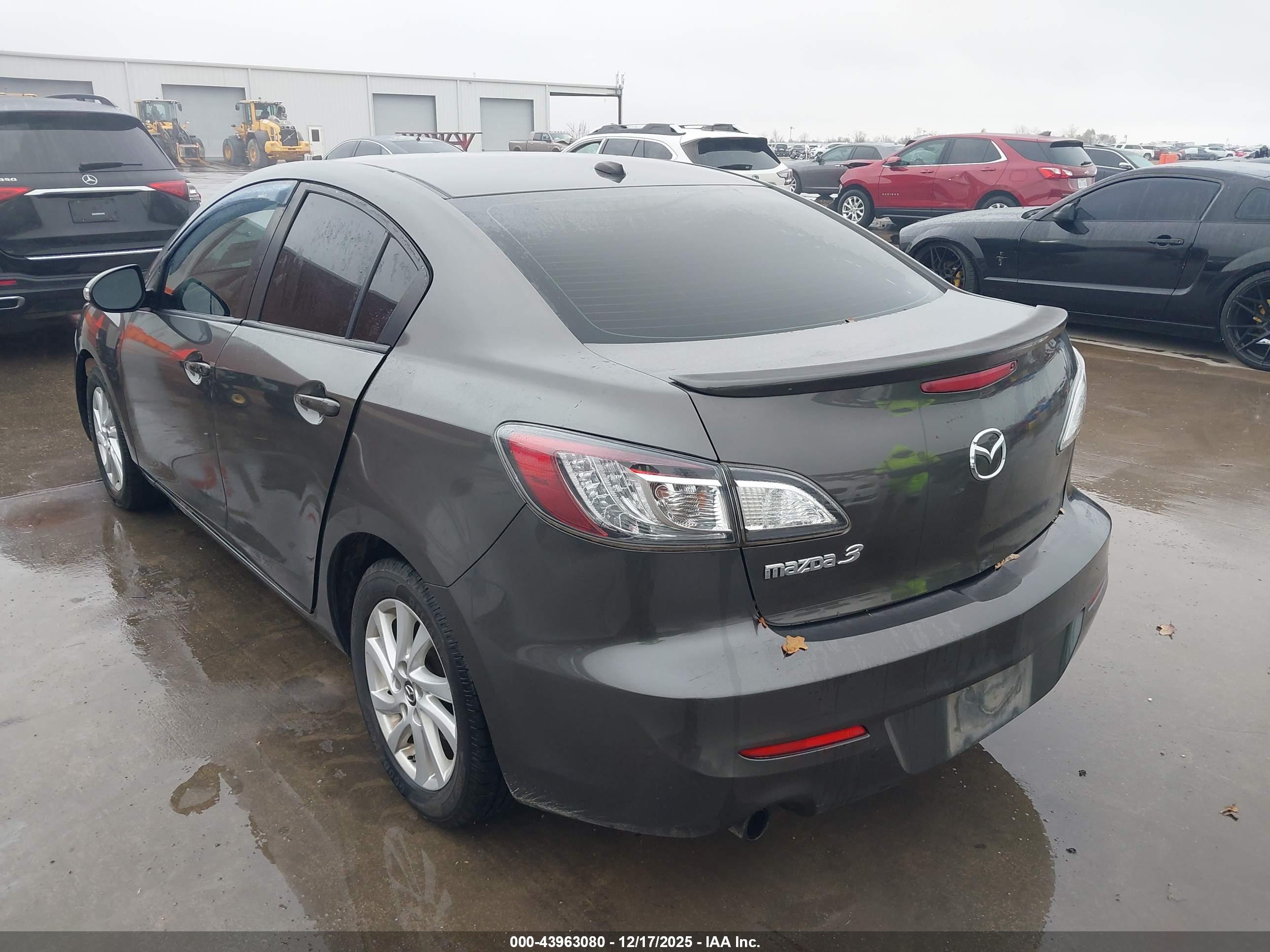 MAZDA MAZDA3 image 3