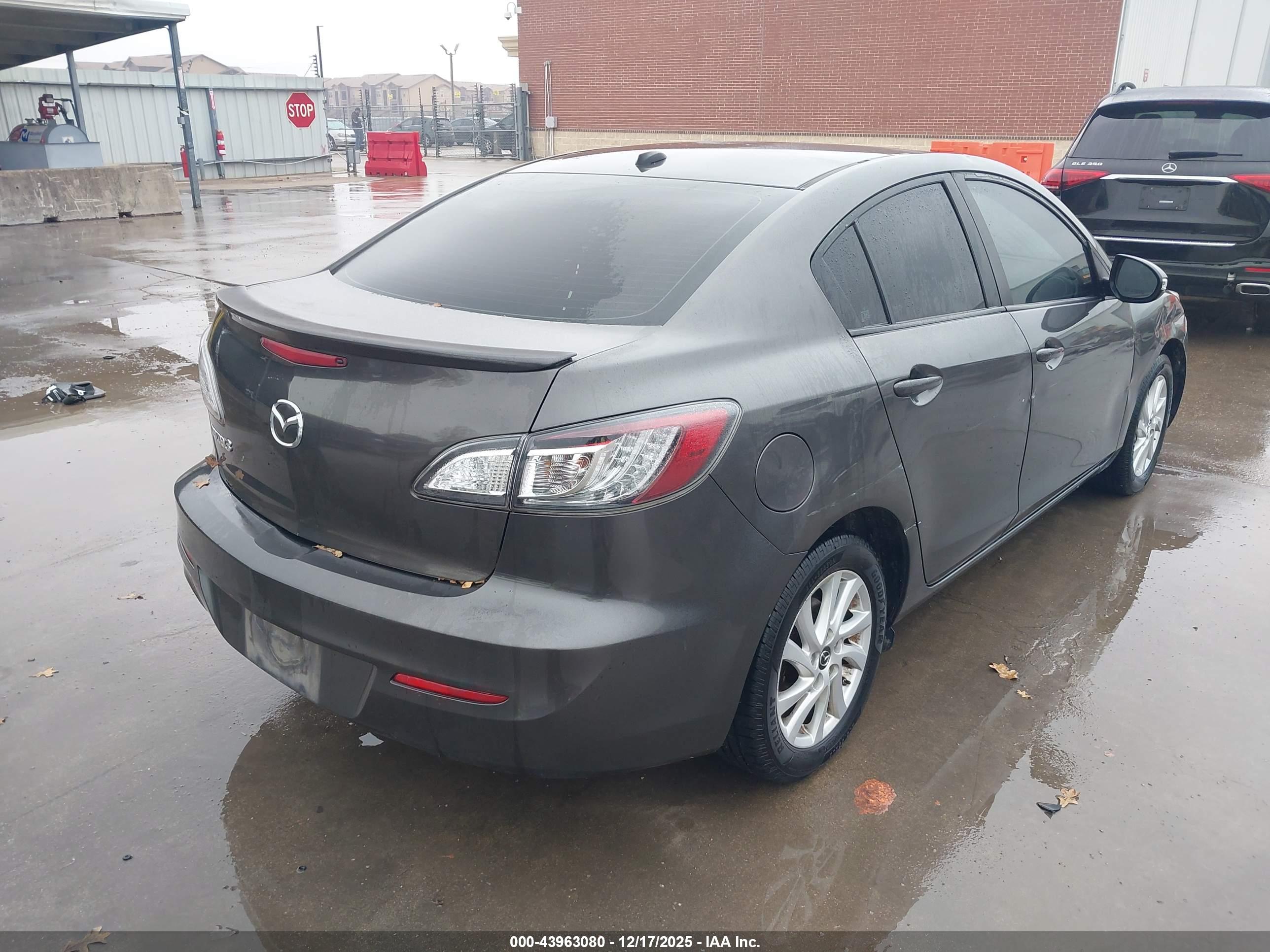 MAZDA MAZDA3 image 4