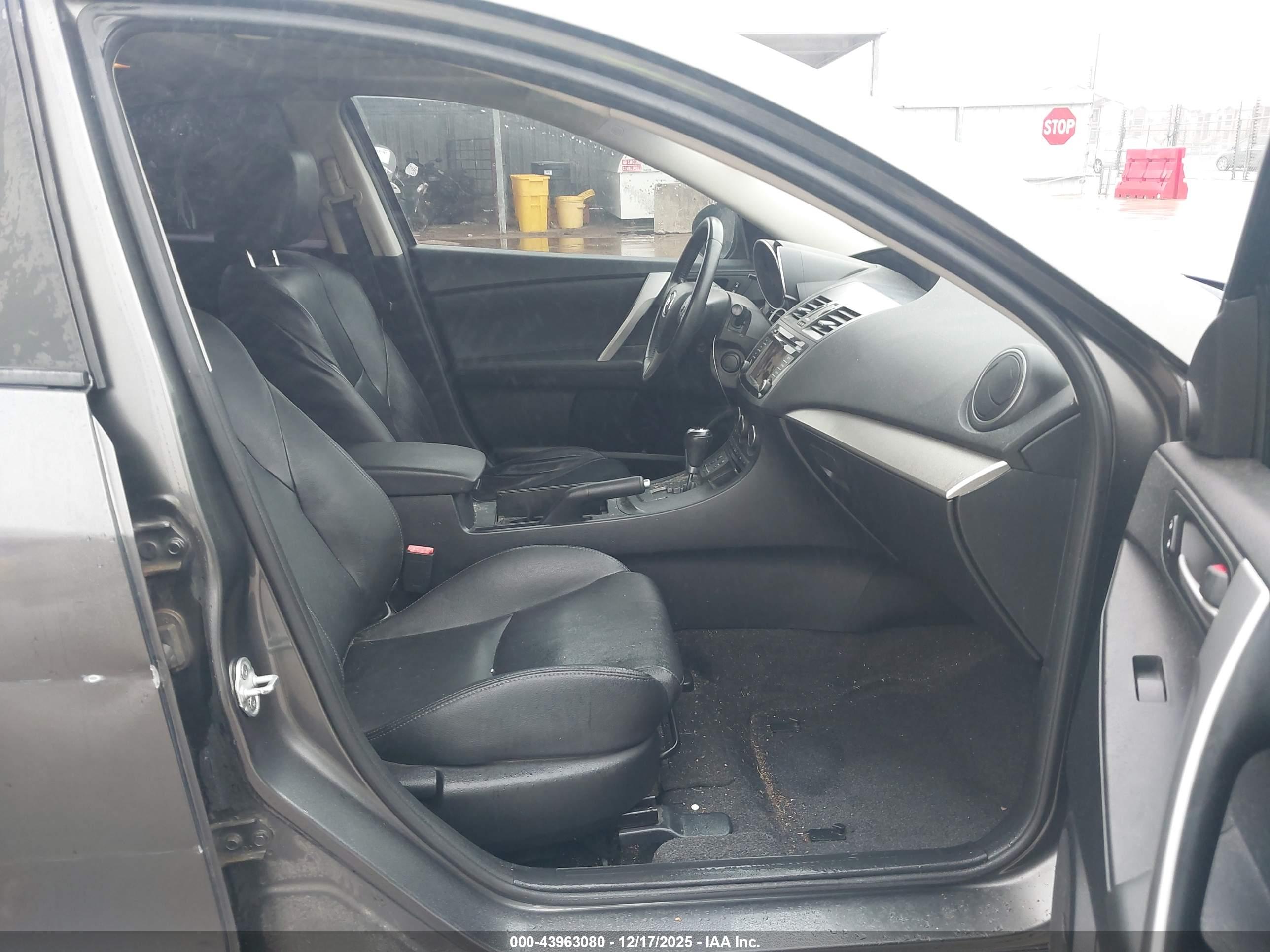MAZDA MAZDA3 image 5