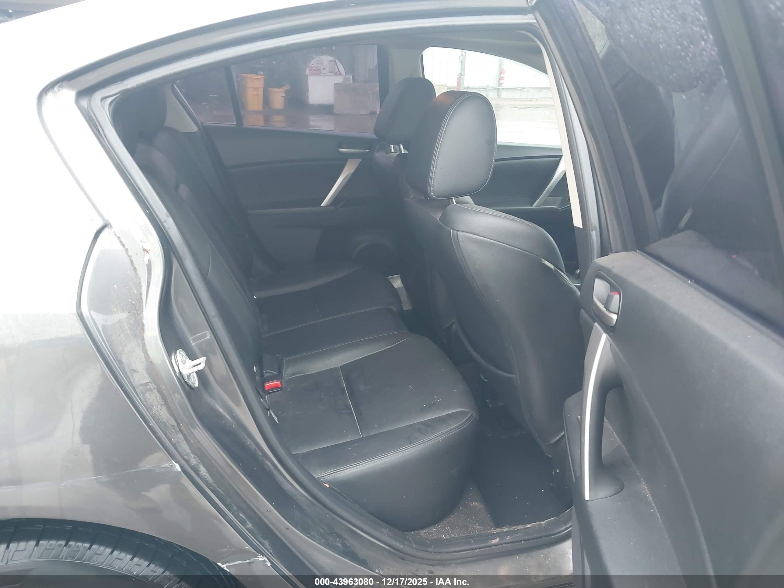MAZDA MAZDA3 image 8
