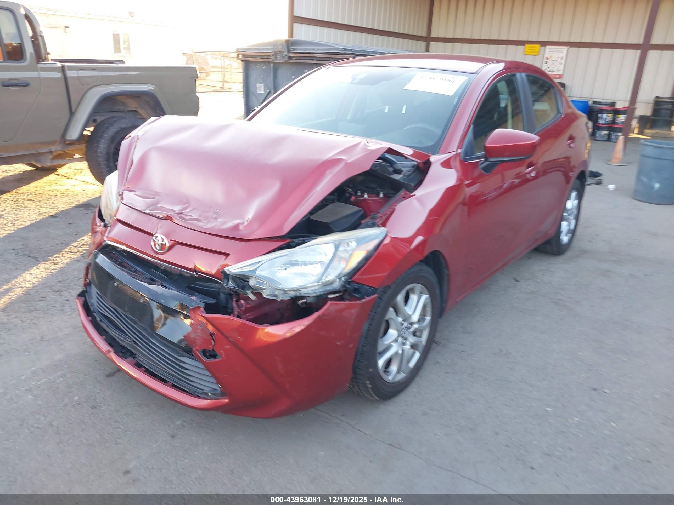 TOYOTA YARIS image 2