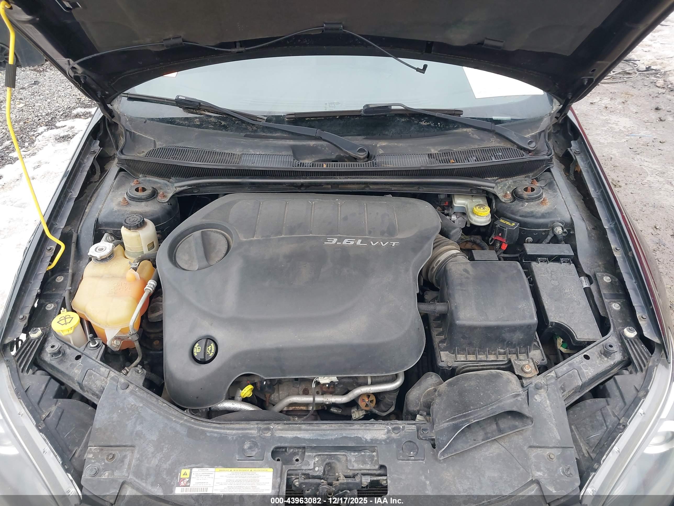 CHRYSLER 200 image 10