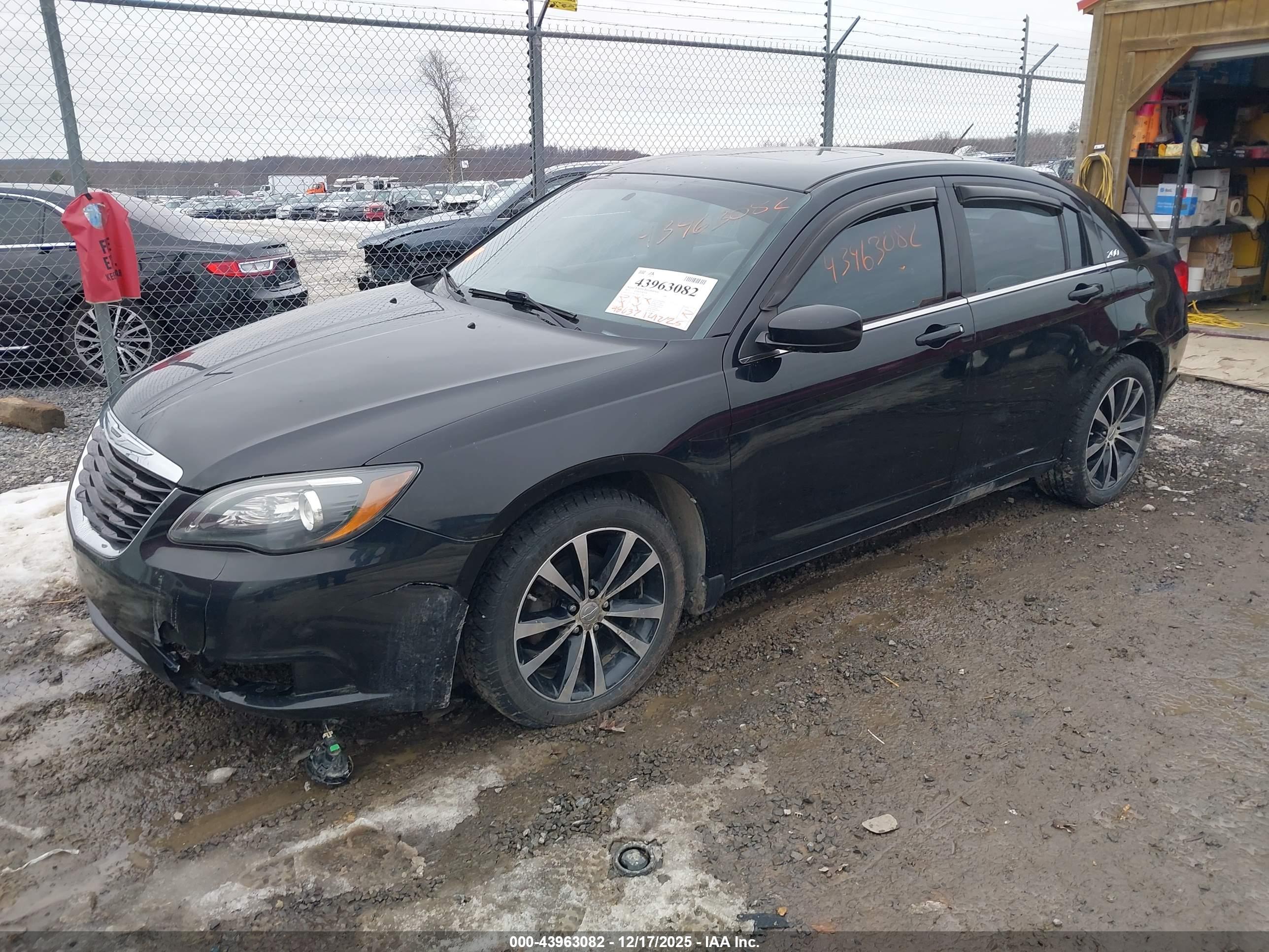 CHRYSLER 200 image 2