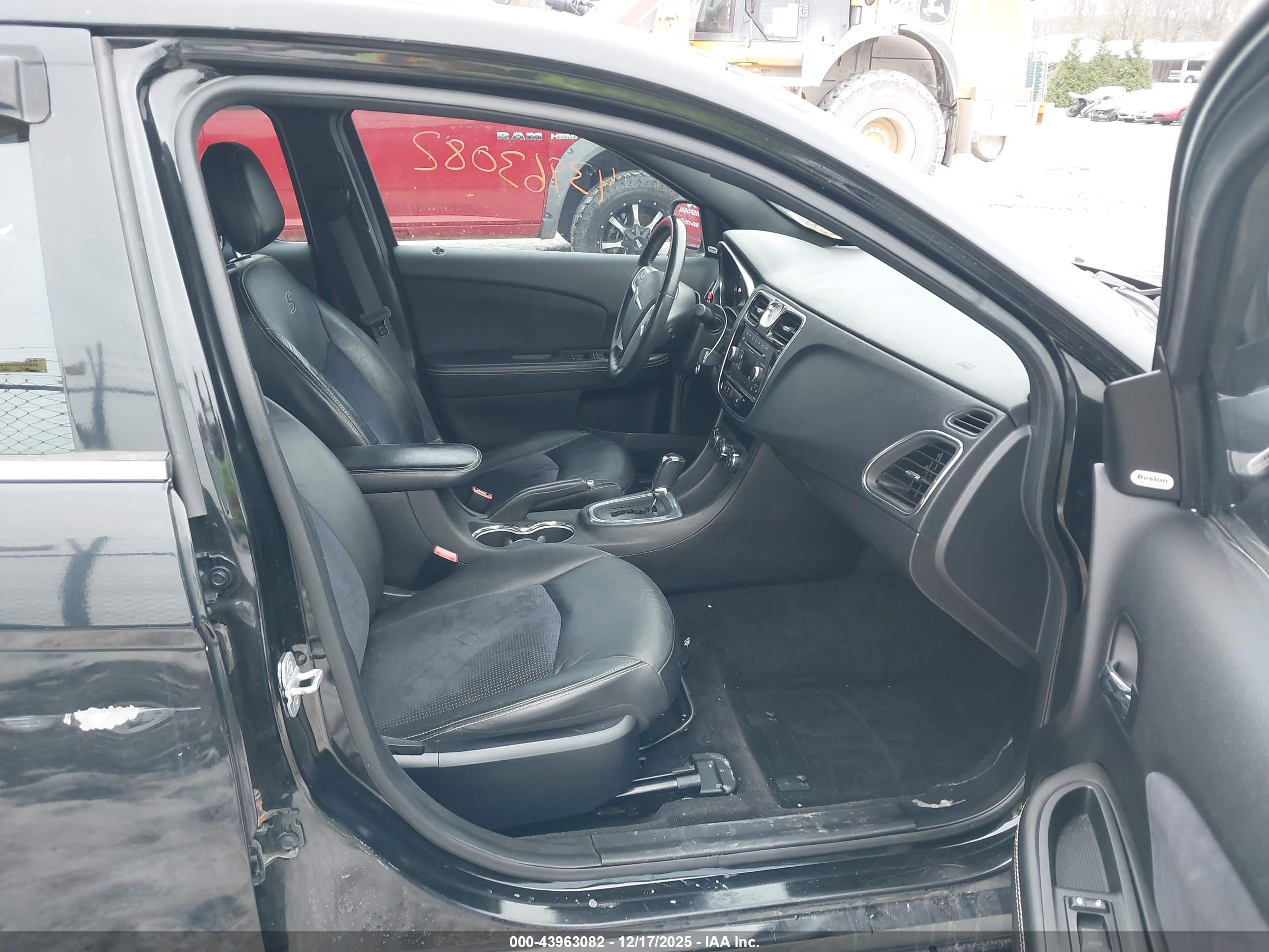 CHRYSLER 200 image 5