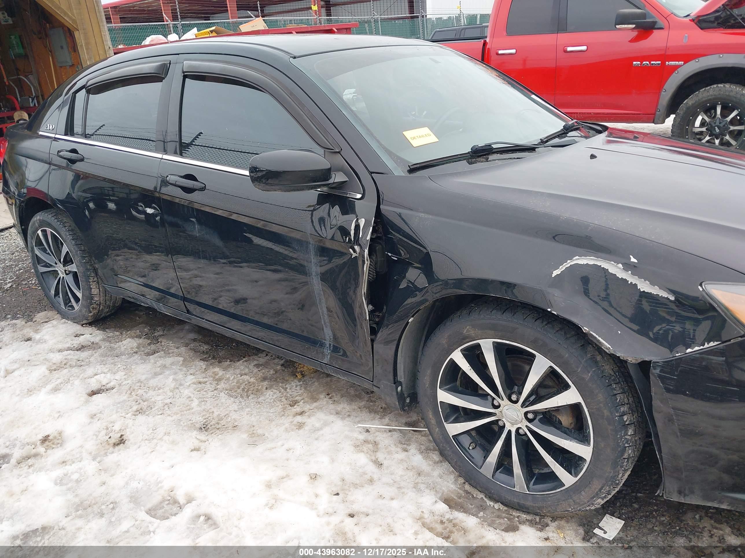 CHRYSLER 200 image 6