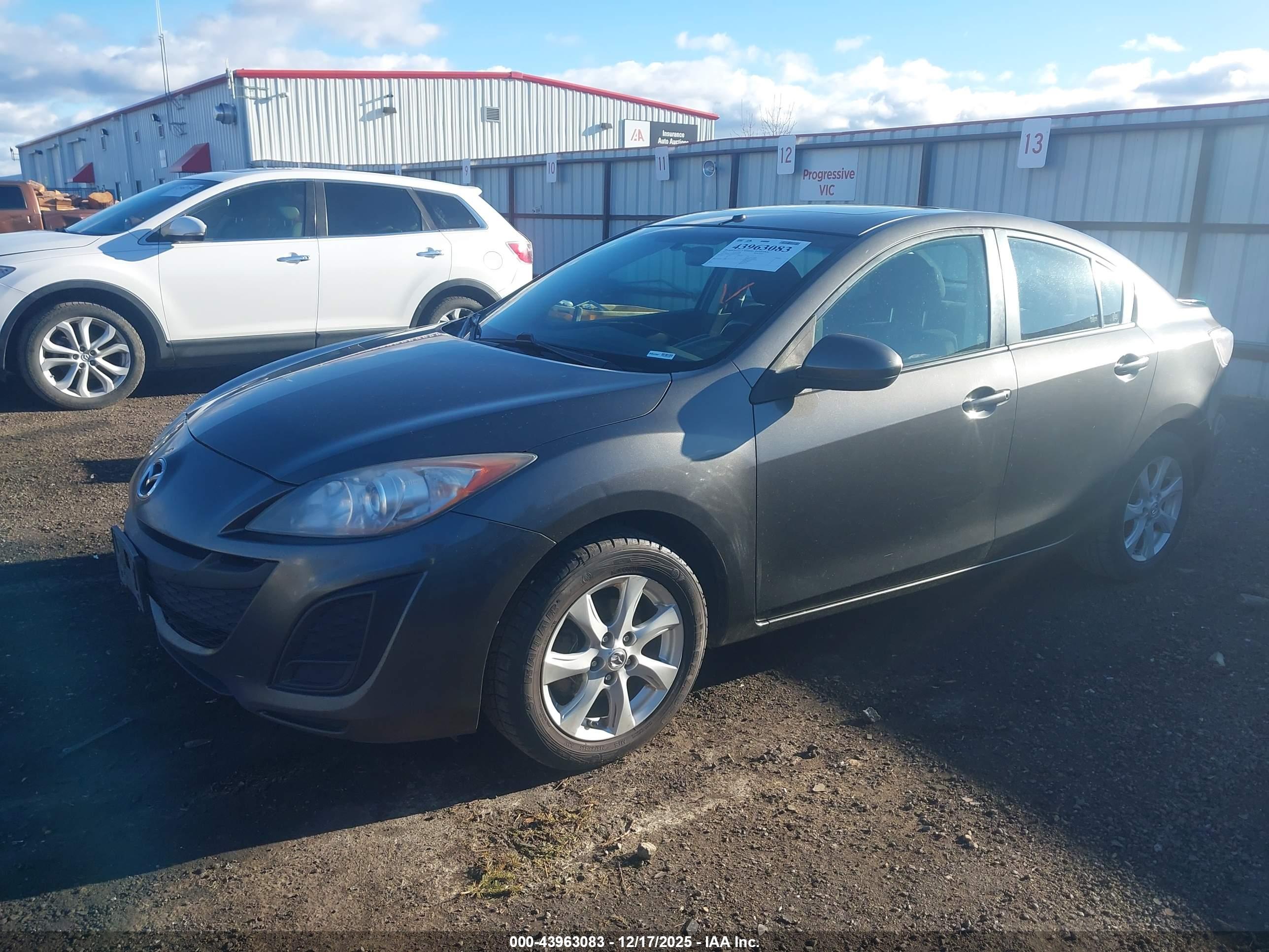 MAZDA MAZDA3 image 2
