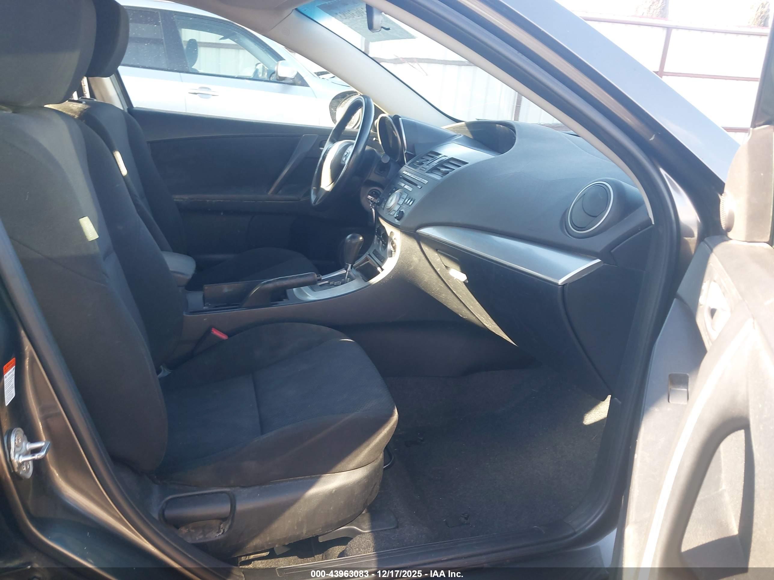MAZDA MAZDA3 image 5