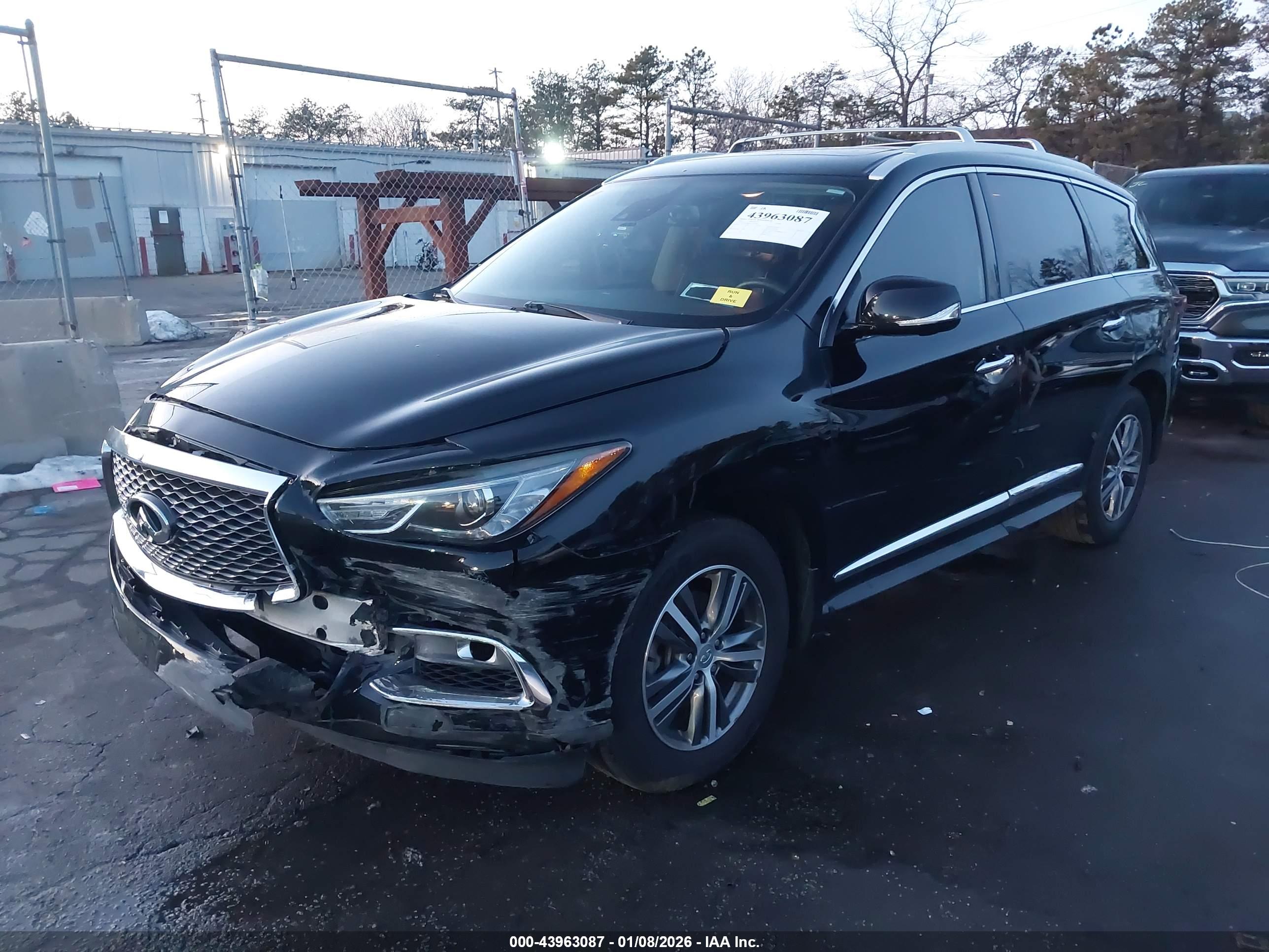 INFINITI QX60 image 2