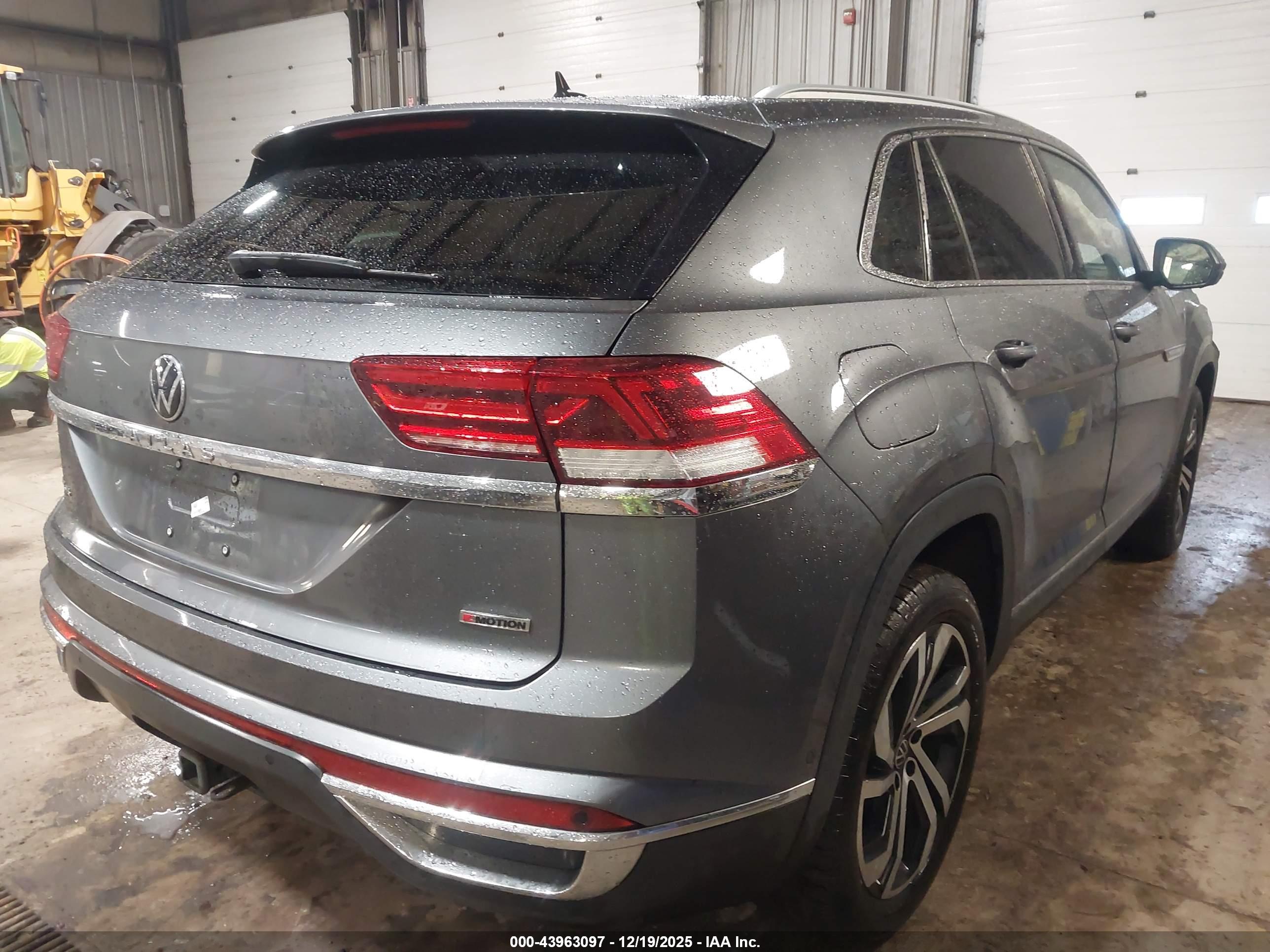 VOLKSWAGEN ATLAS image 4