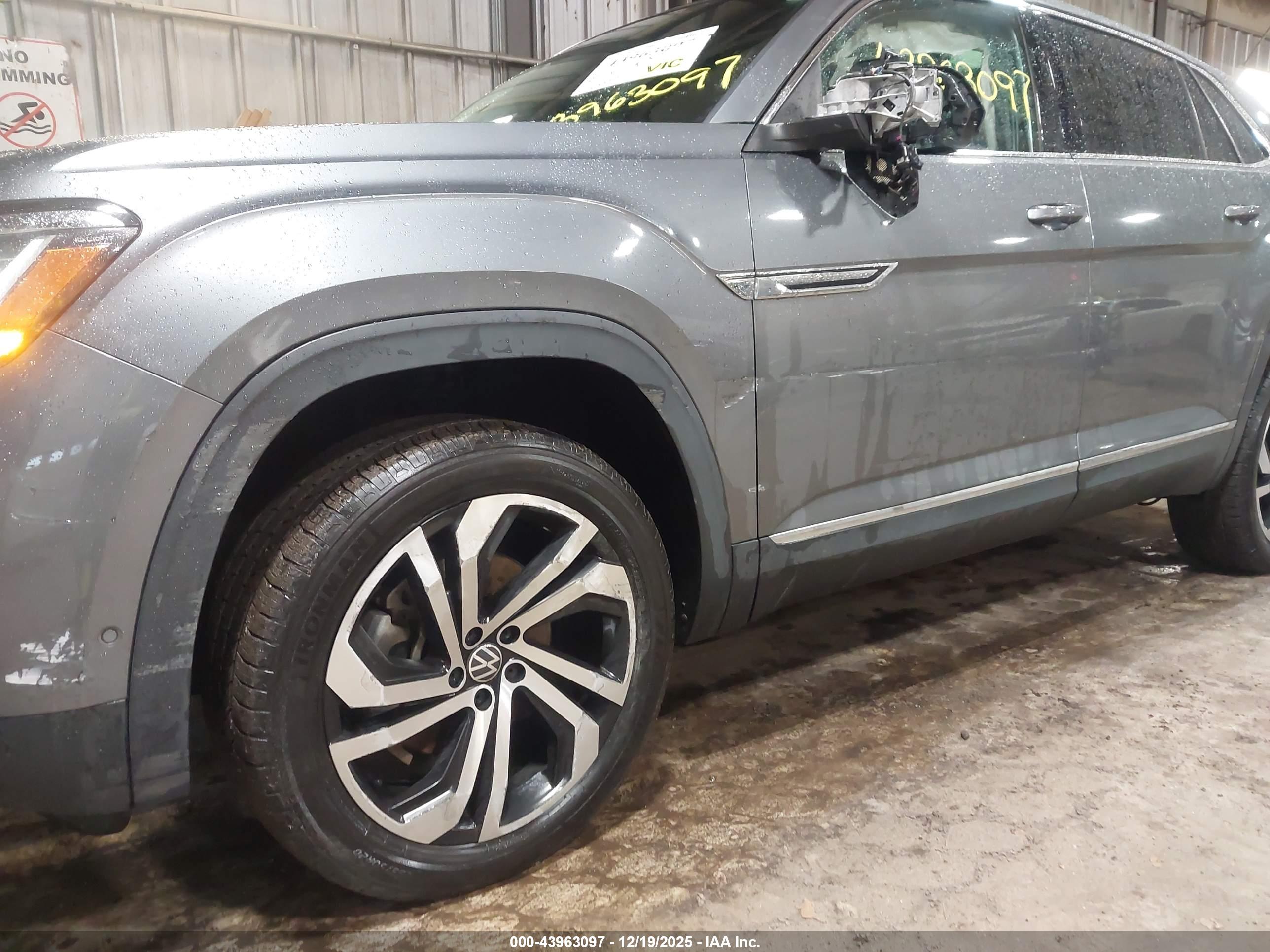 VOLKSWAGEN ATLAS image 6