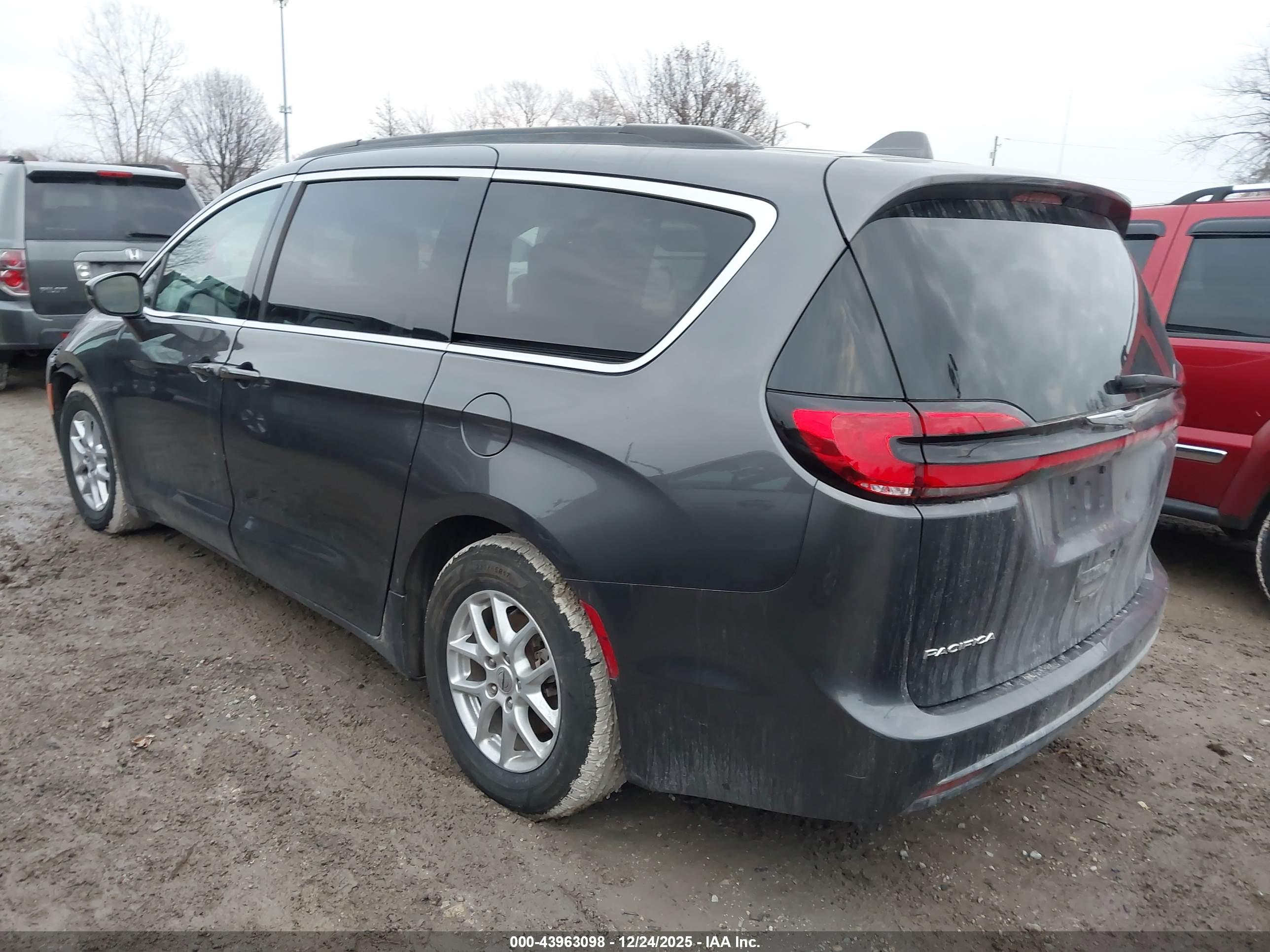 CHRYSLER PACIFICA image 3