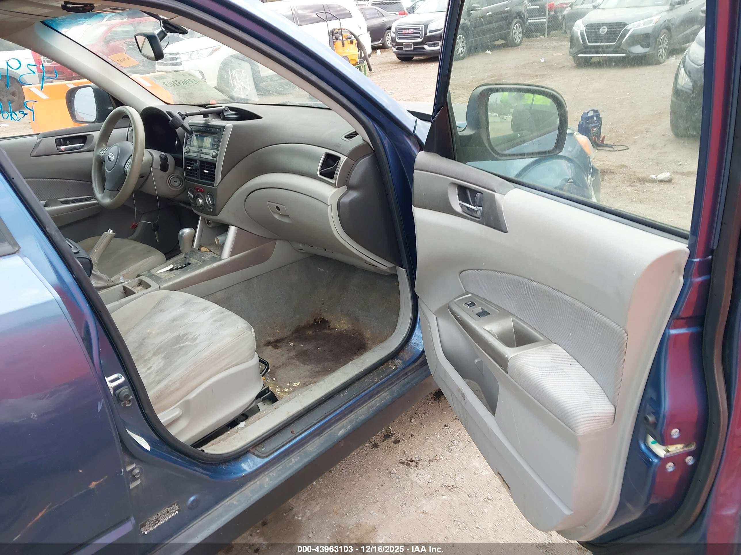 SUBARU FORESTER image 5