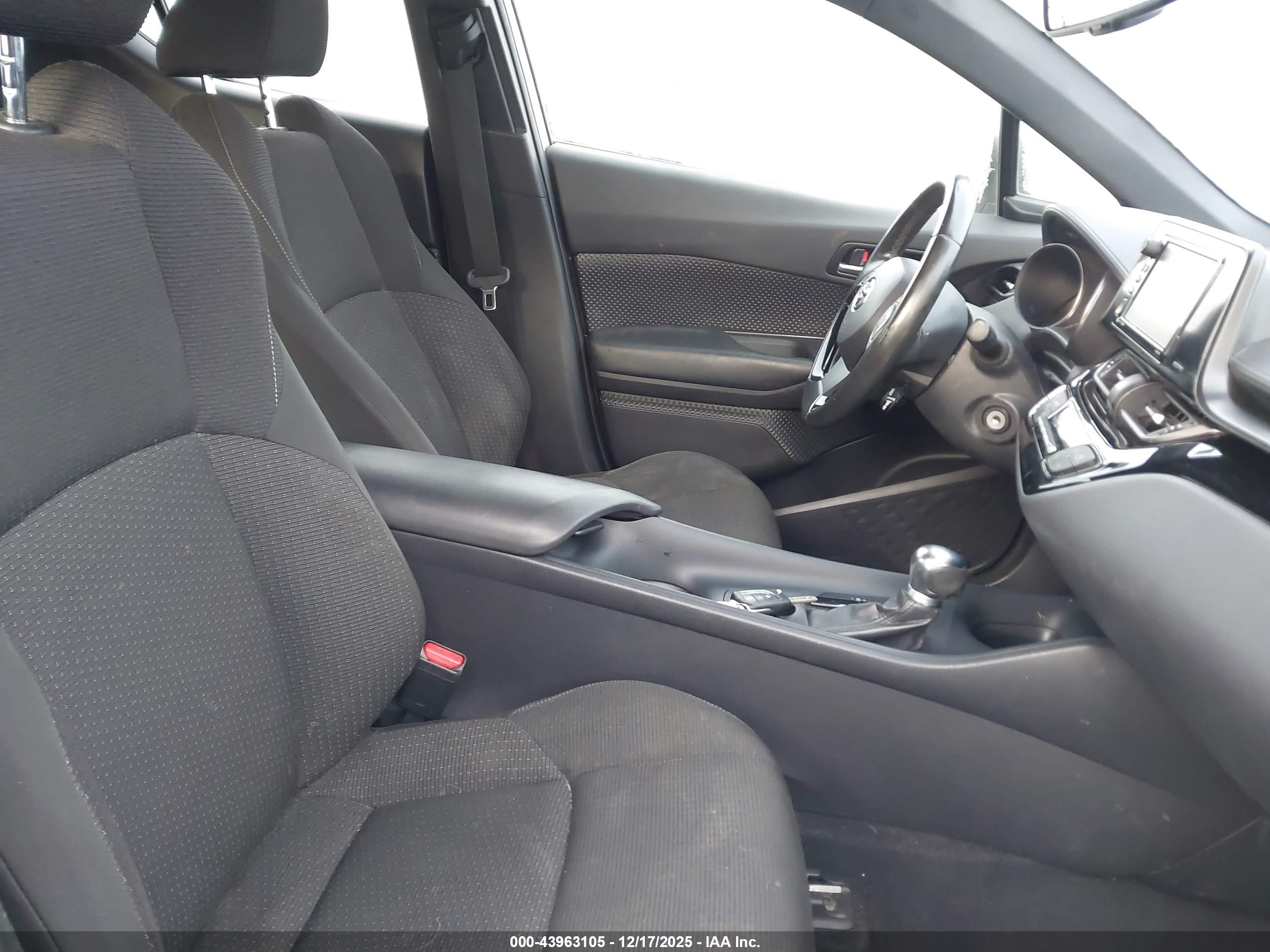 TOYOTA C-HR image 5