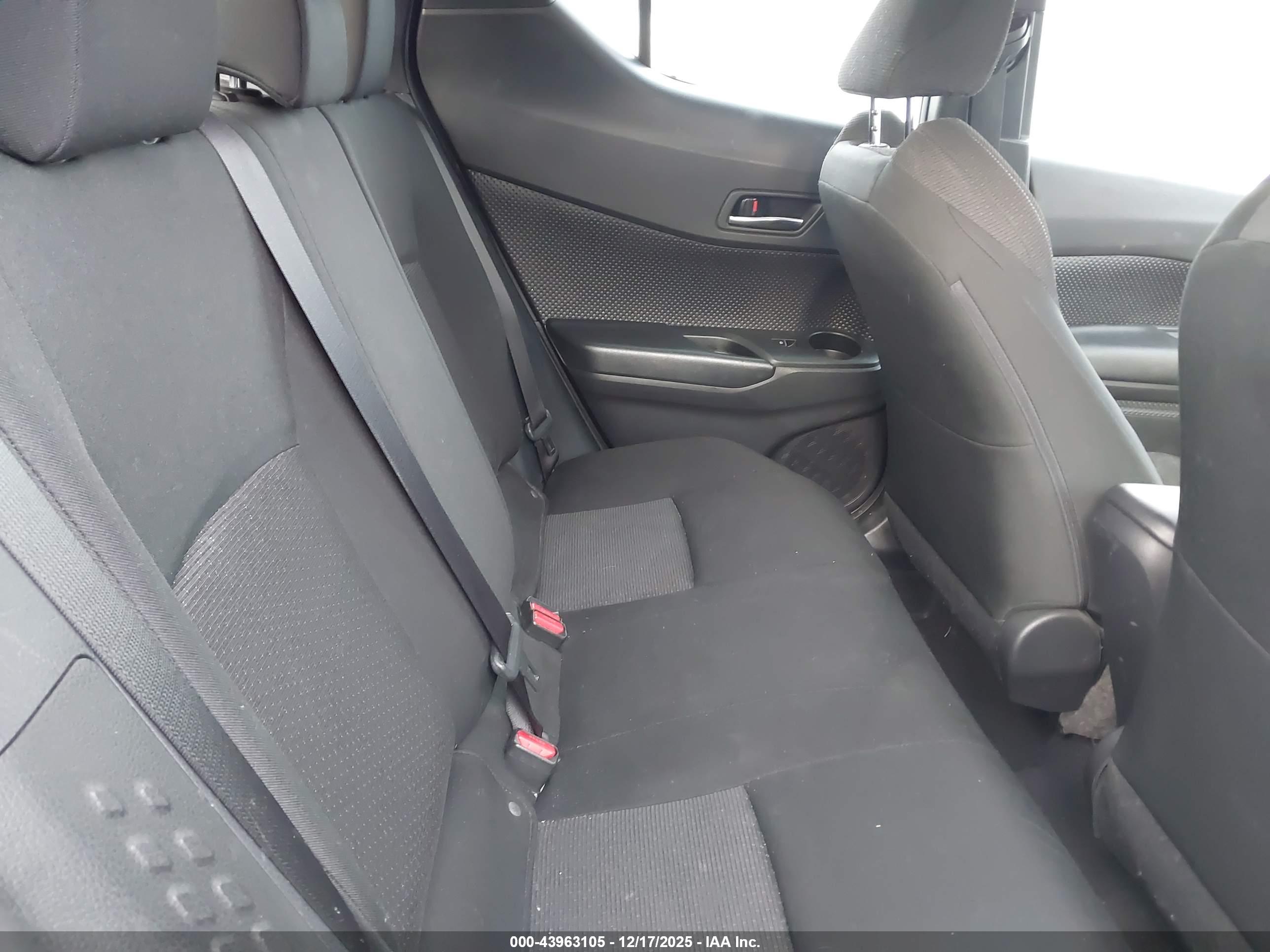 TOYOTA C-HR image 8