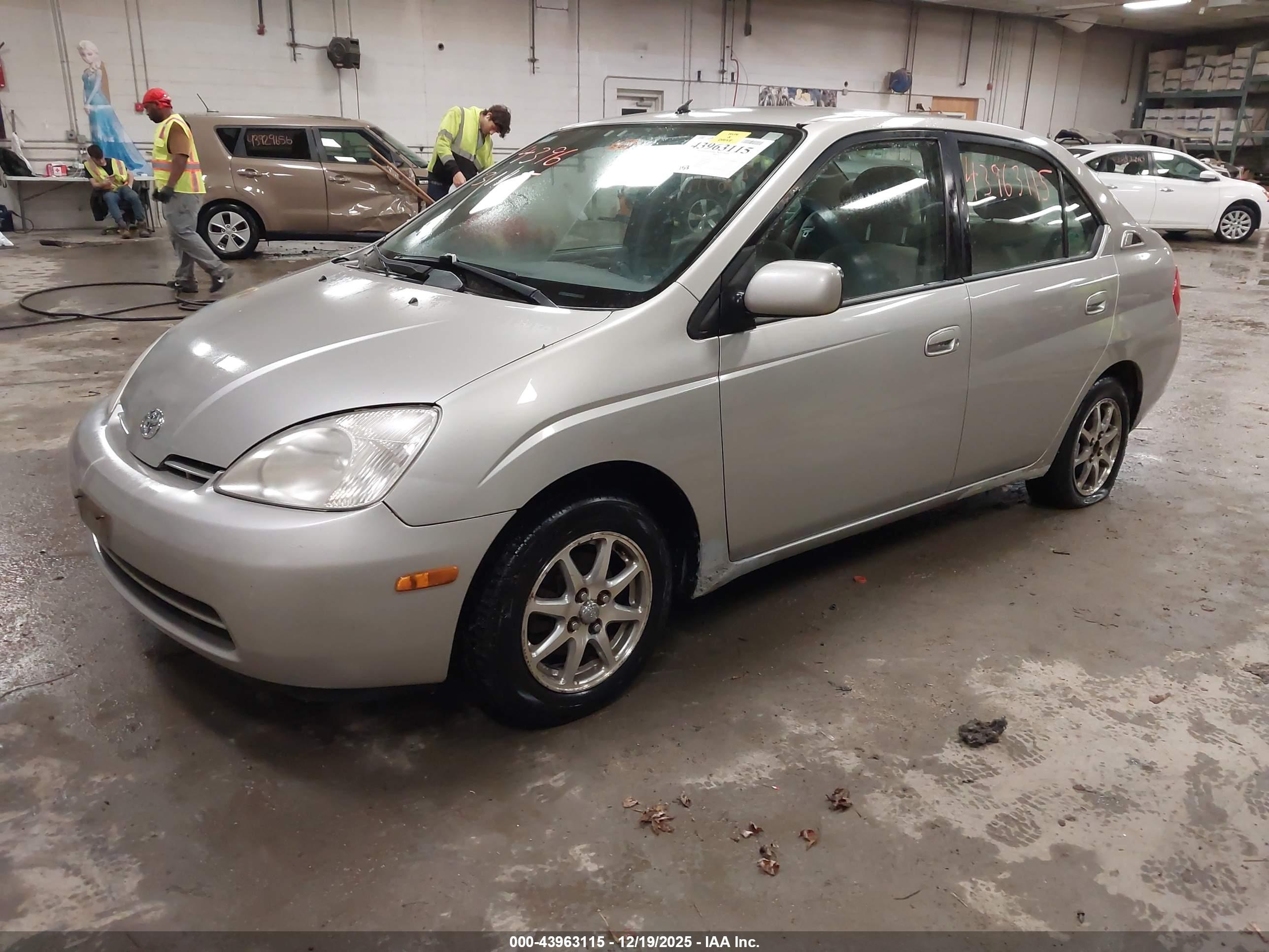 TOYOTA PRIUS image 2