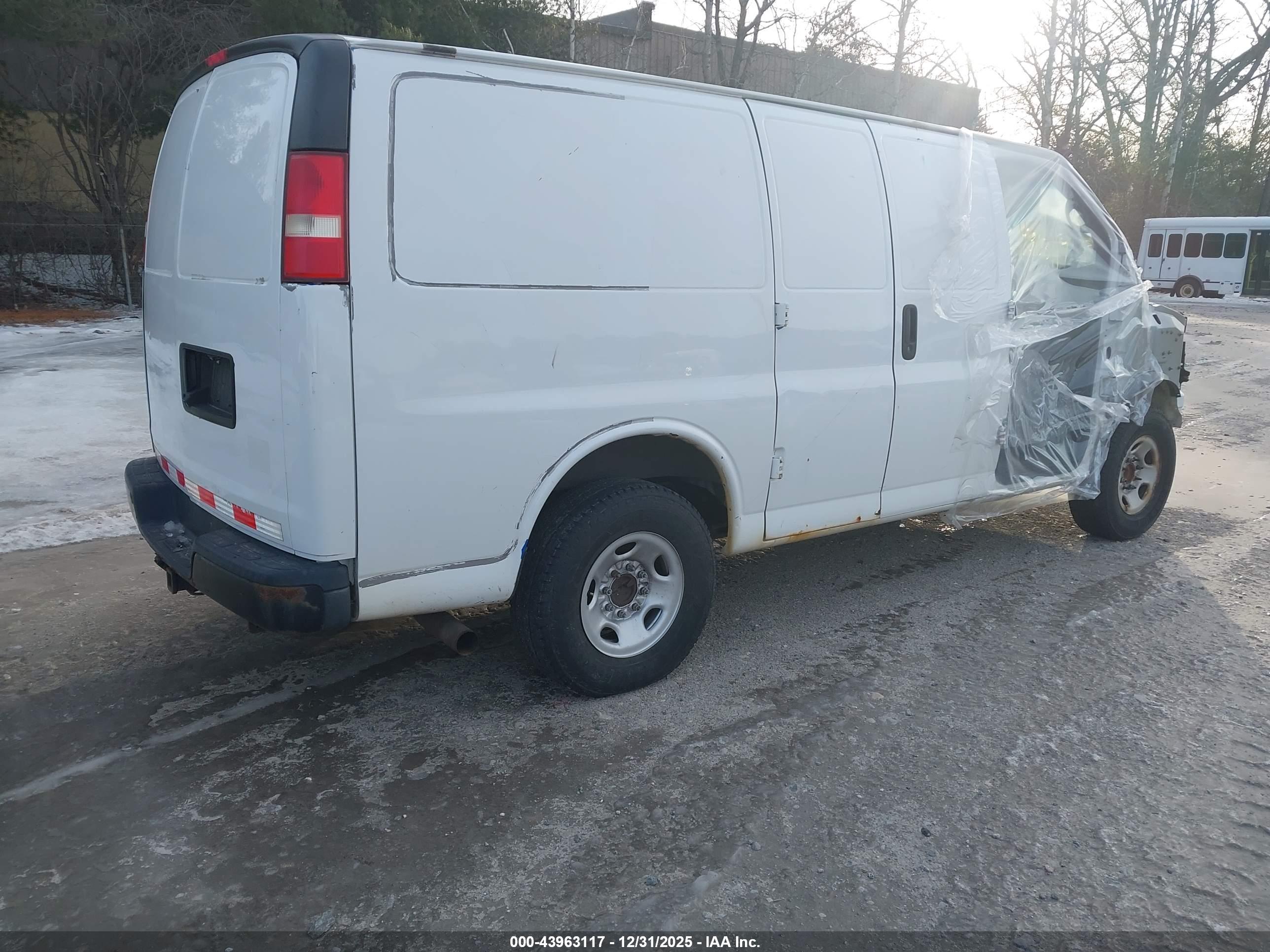 CHEVROLET EXPRESS image 4