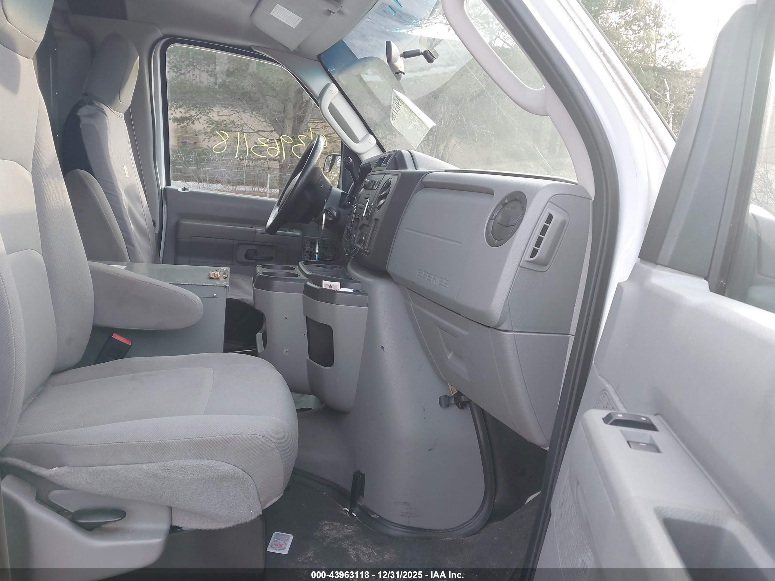 FORD E-250 image 5