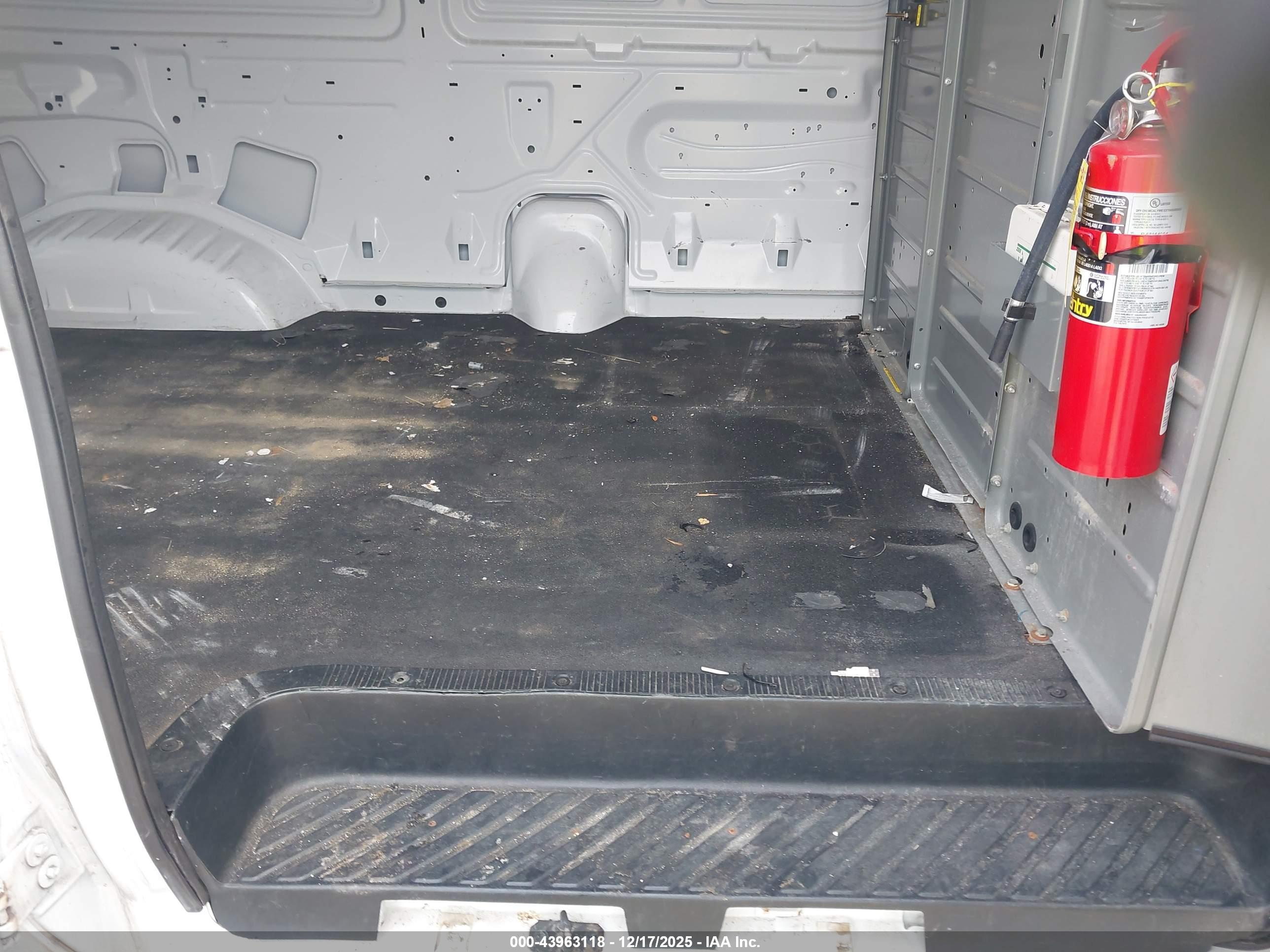 FORD E-250 image 8
