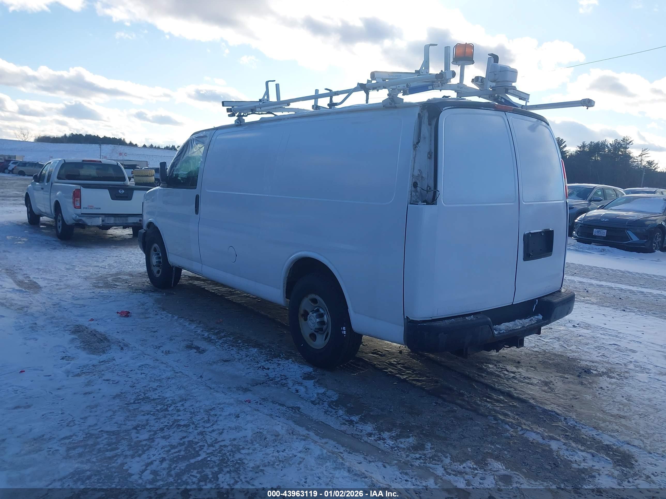CHEVROLET EXPRESS image 3