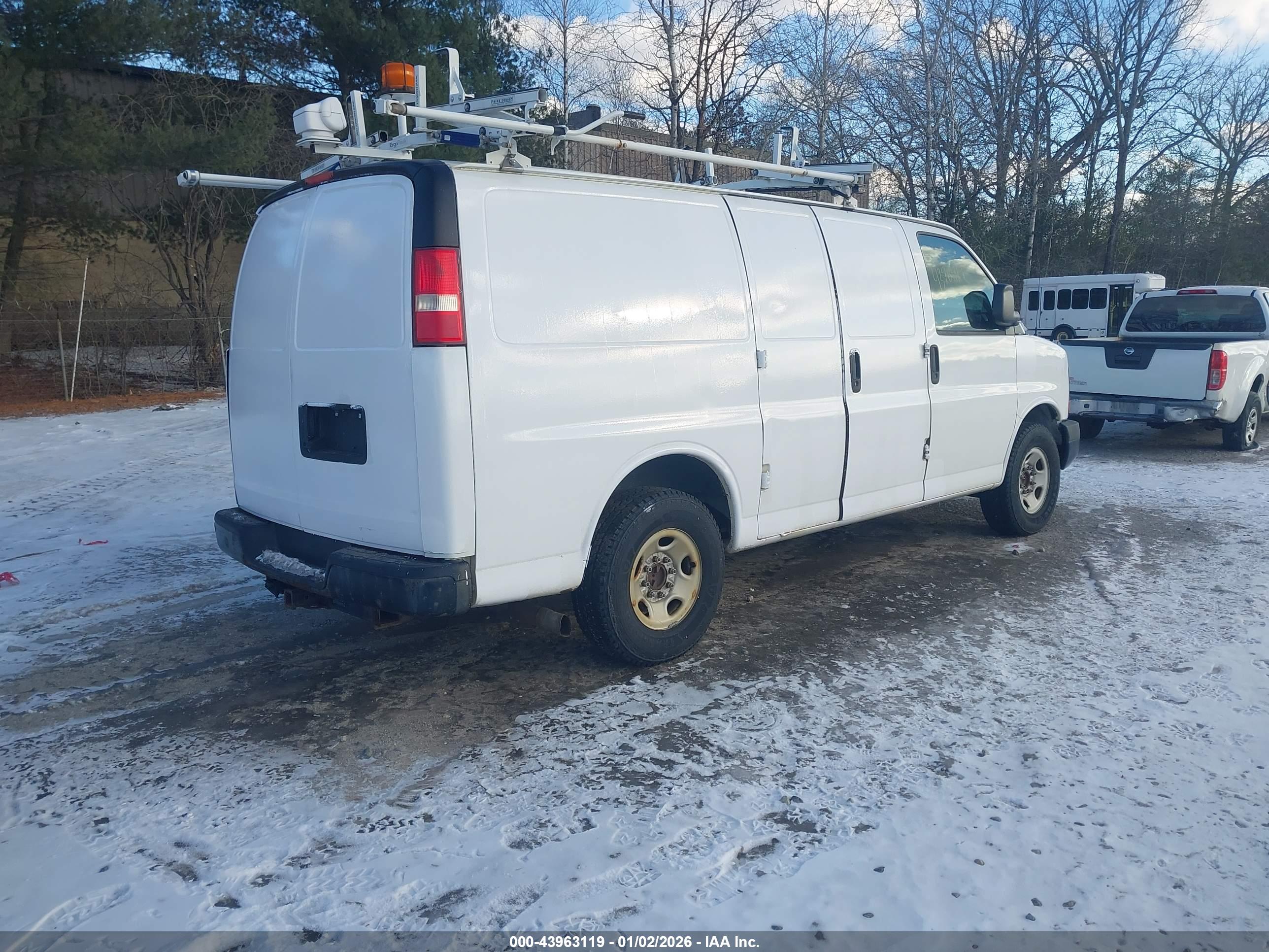 CHEVROLET EXPRESS image 4