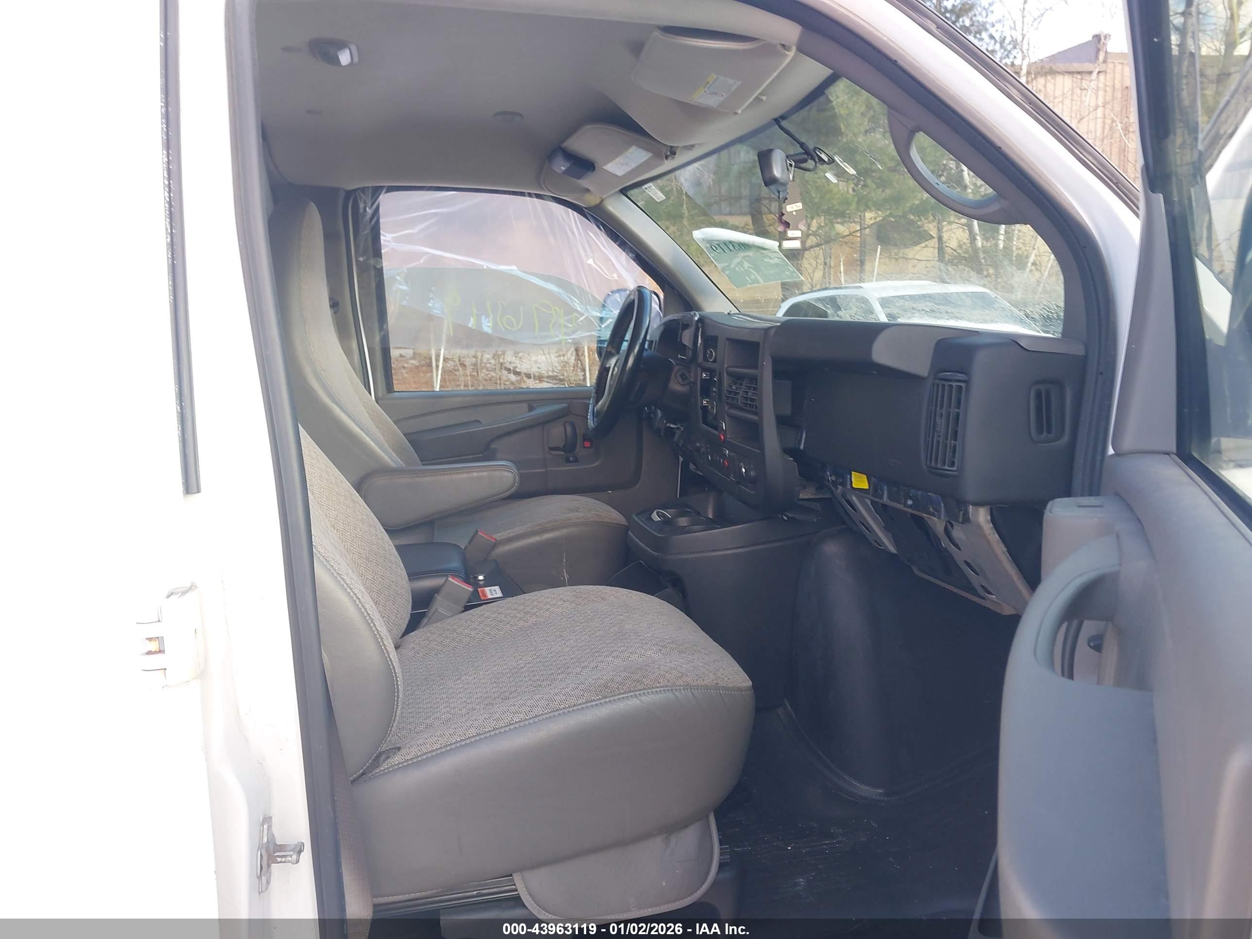 CHEVROLET EXPRESS image 5
