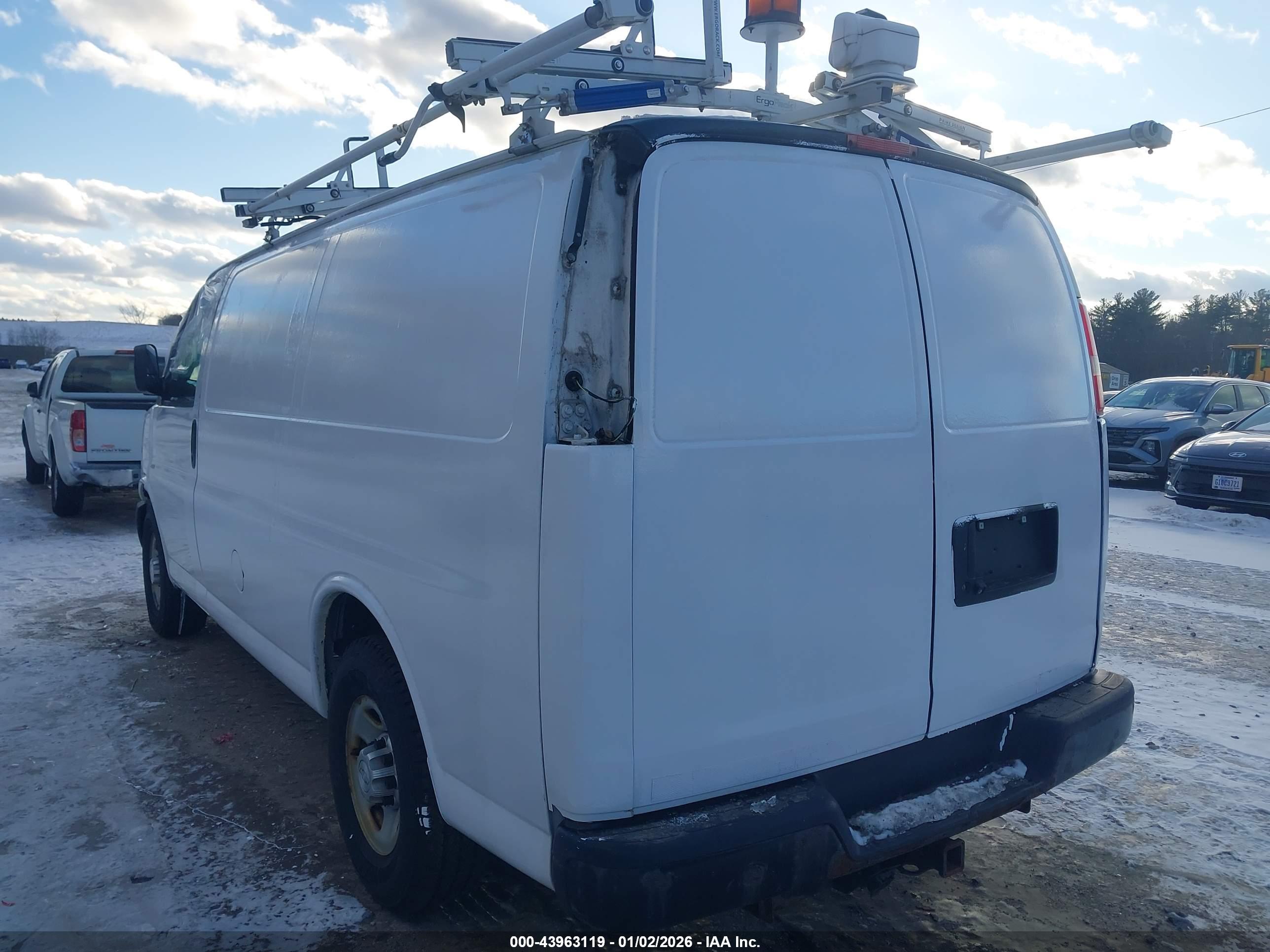 CHEVROLET EXPRESS image 6