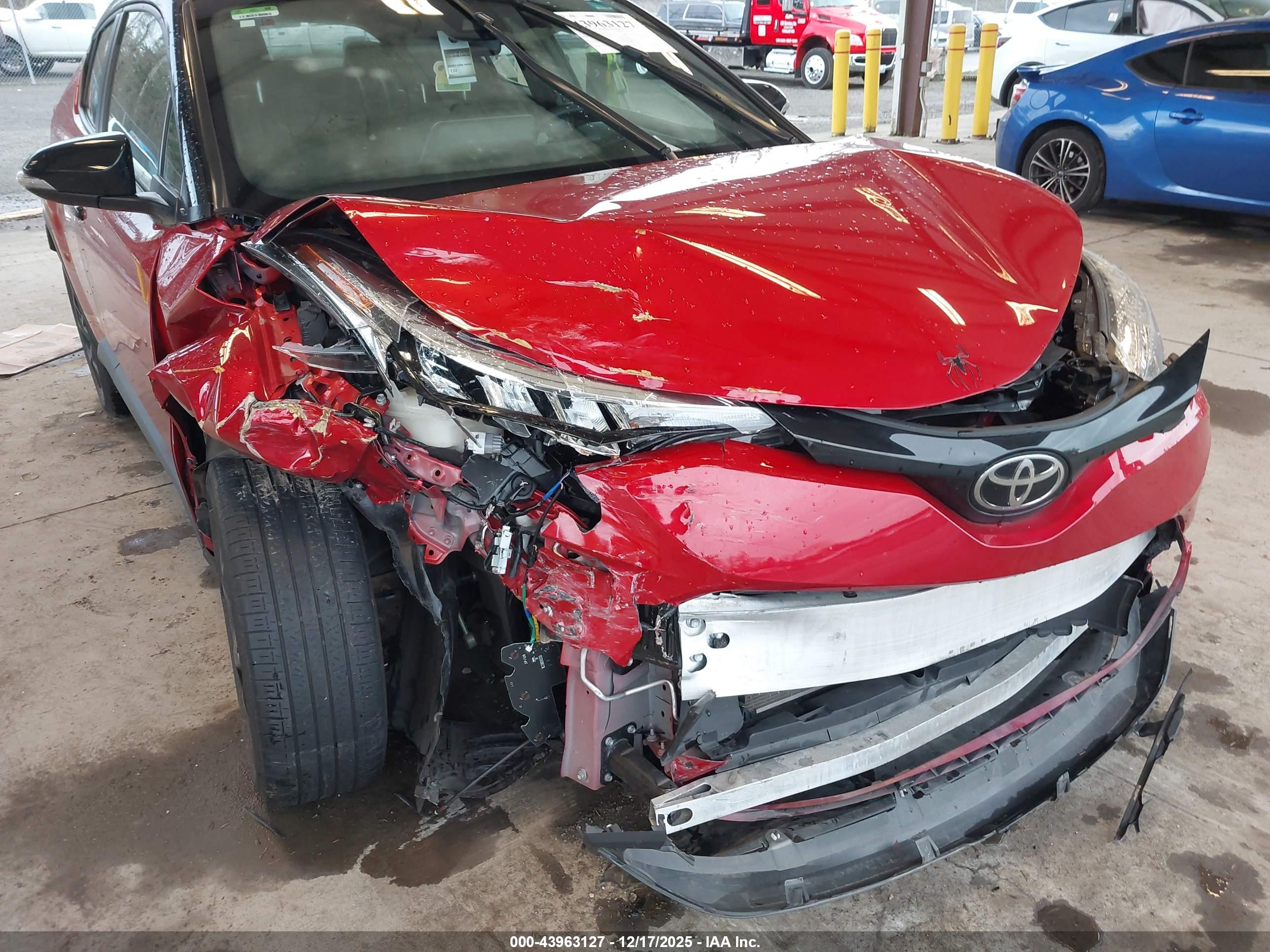 TOYOTA C-HR image 6