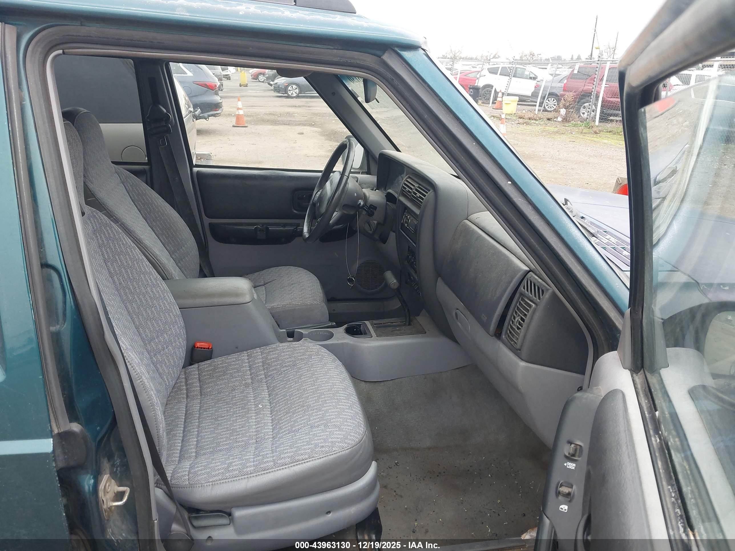 JEEP CHEROKEE image 5