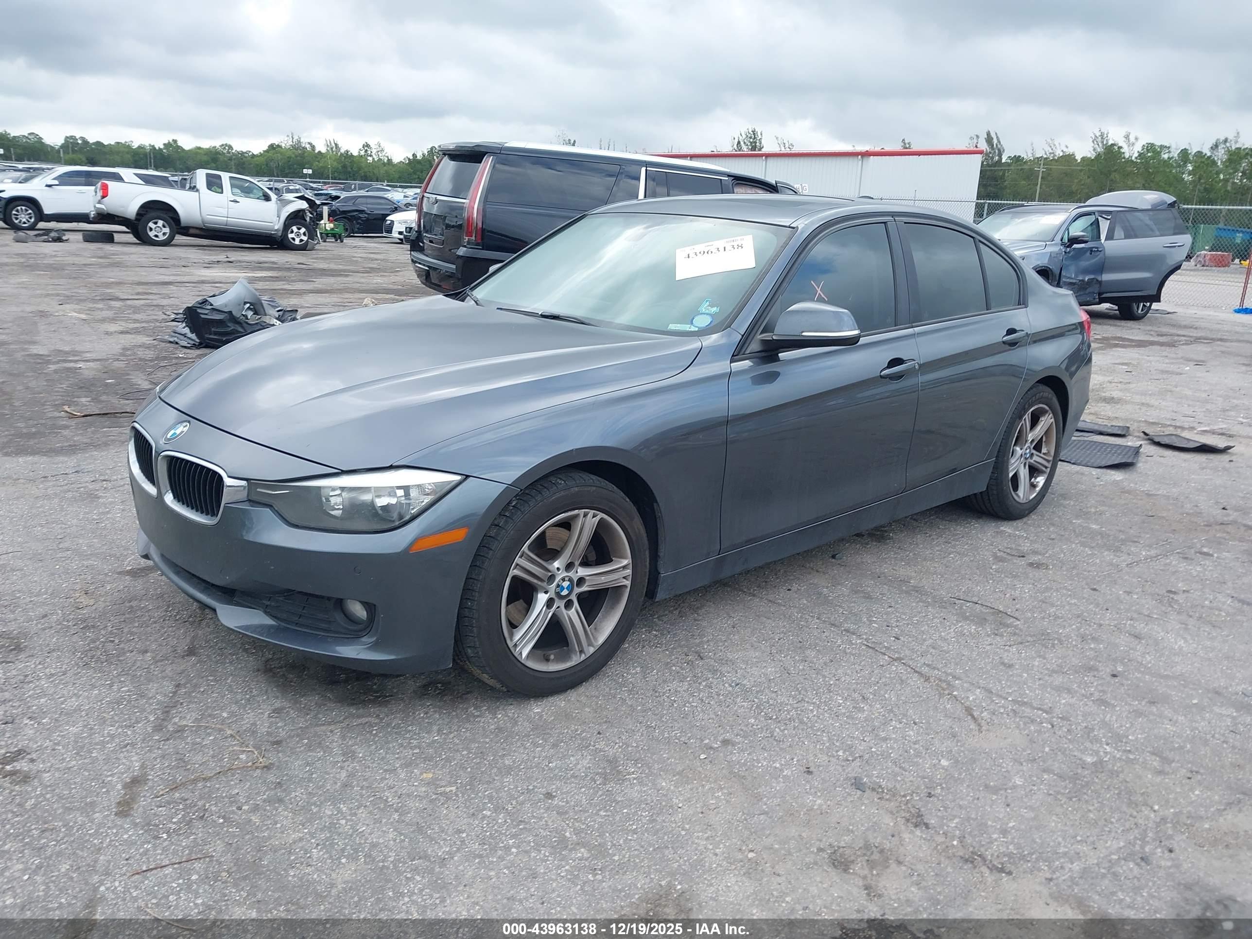 BMW 320I image 2