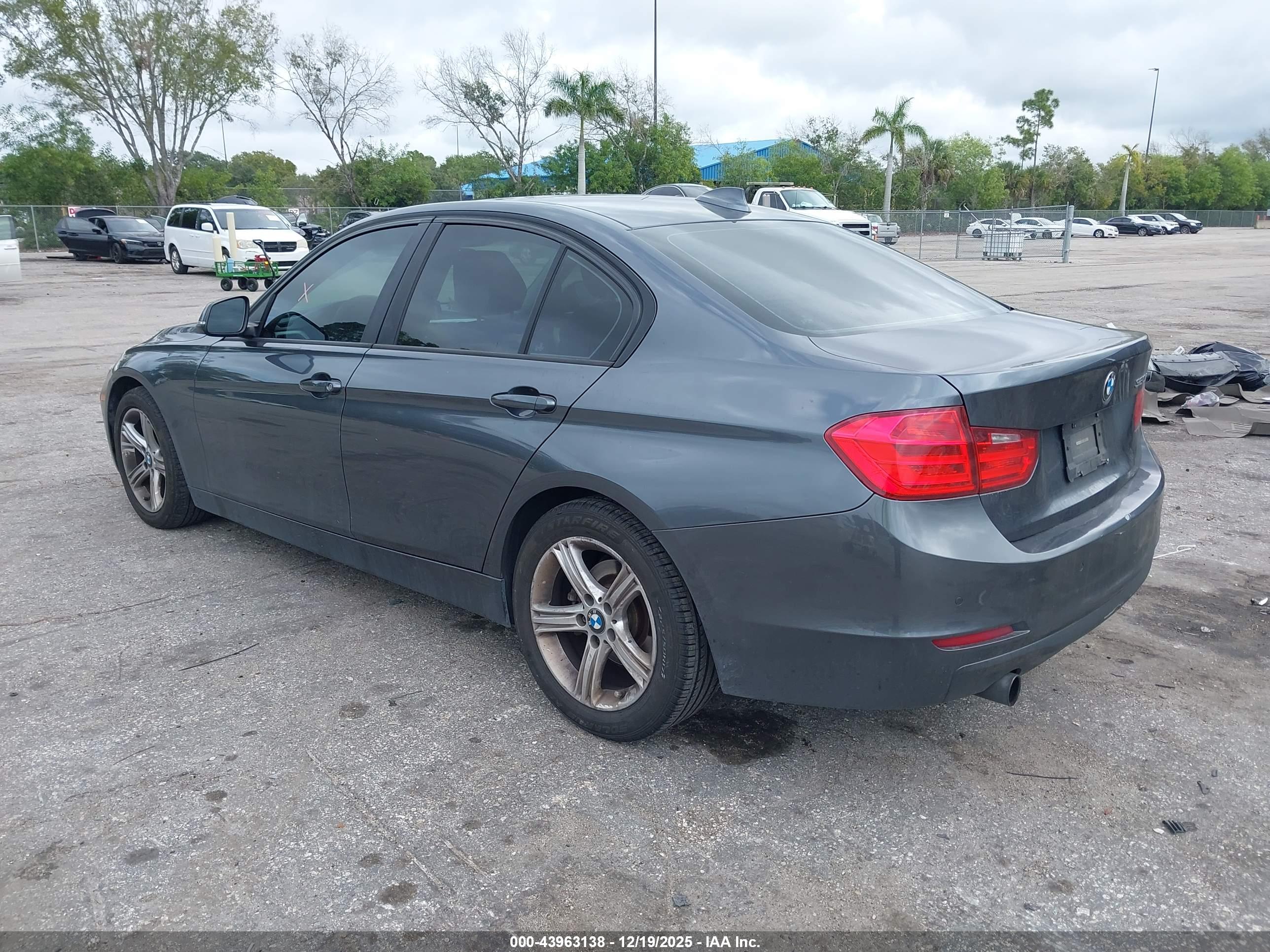 BMW 320I image 3