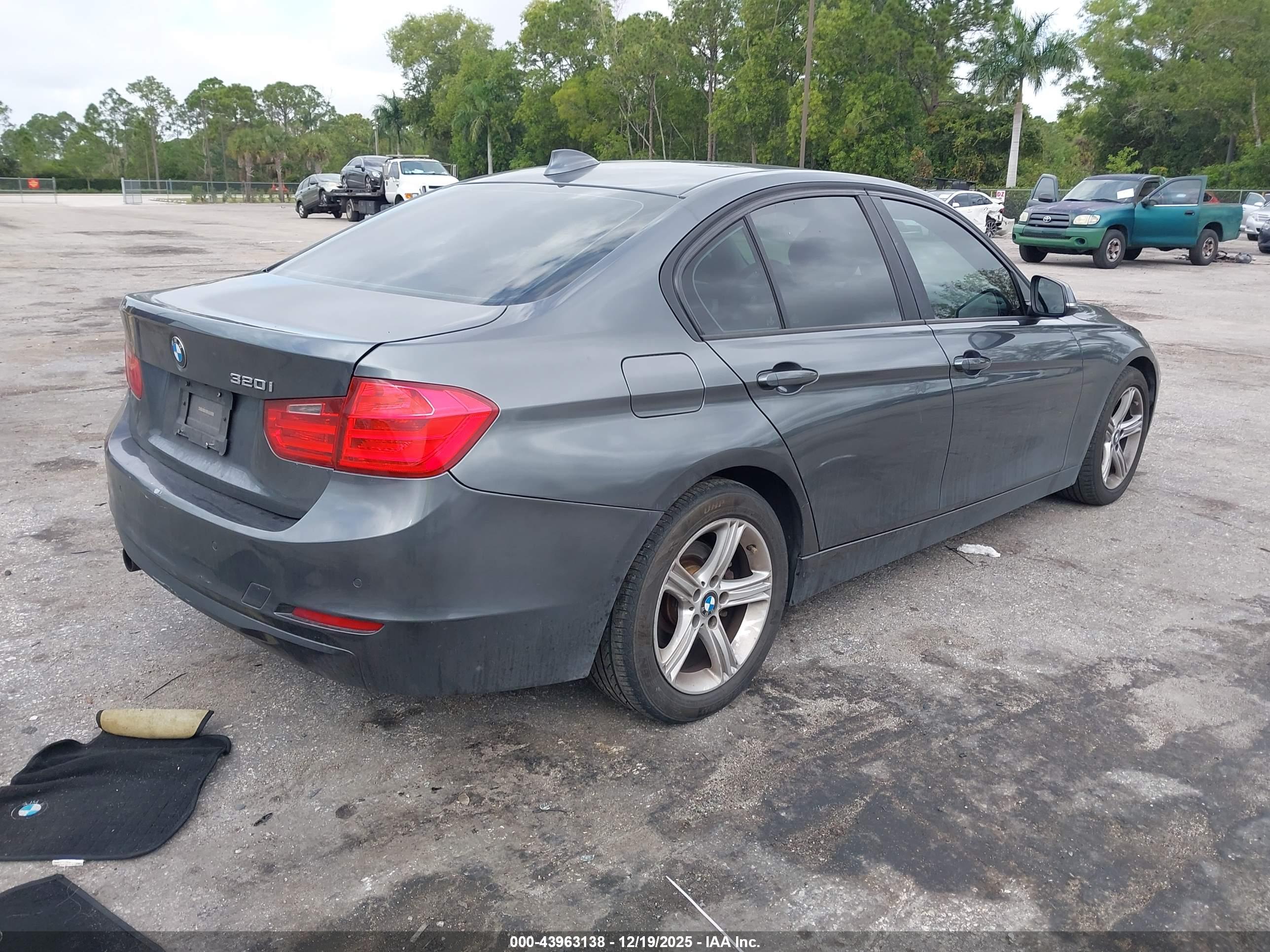 BMW 320I image 4