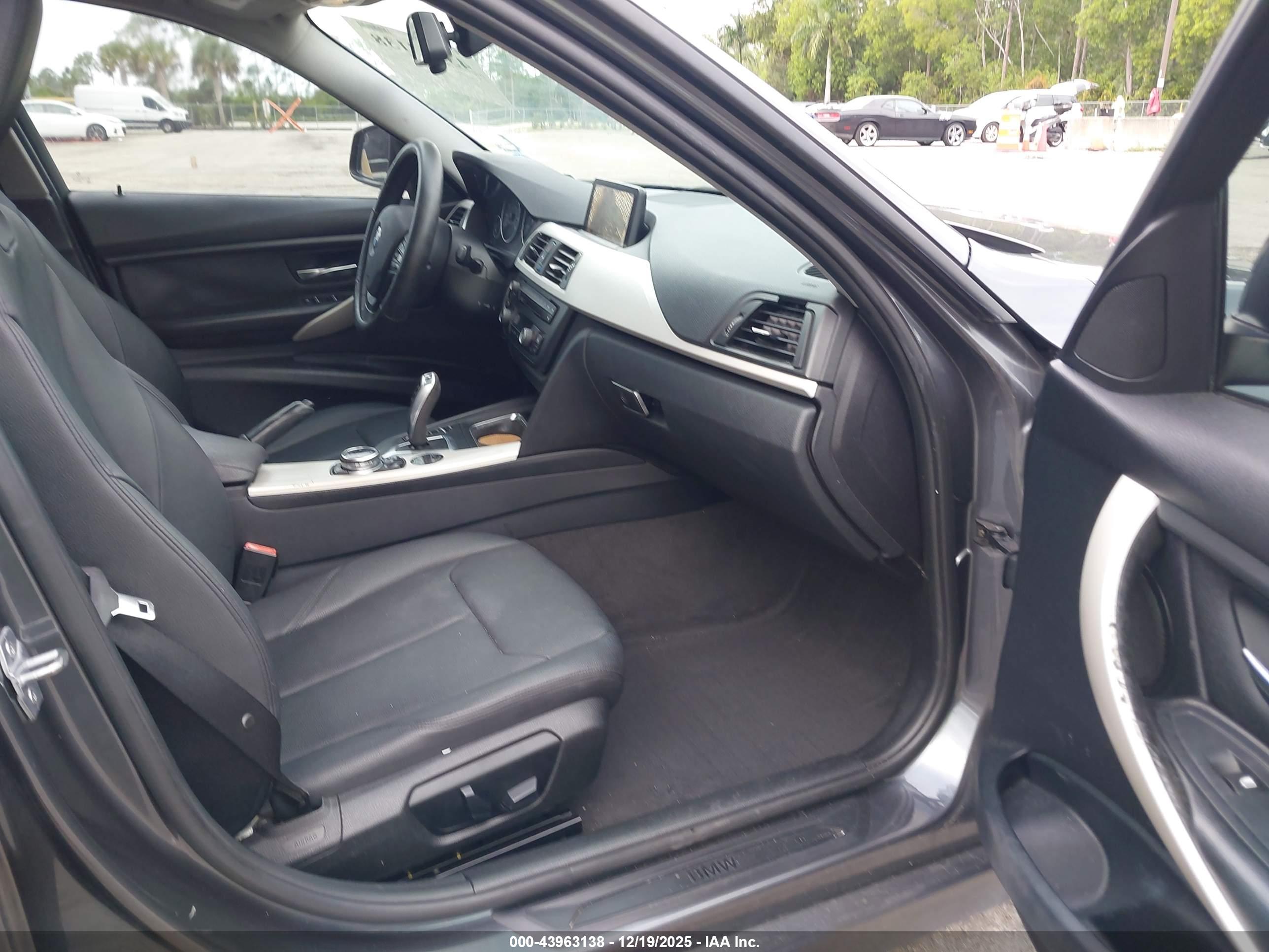 BMW 320I image 5