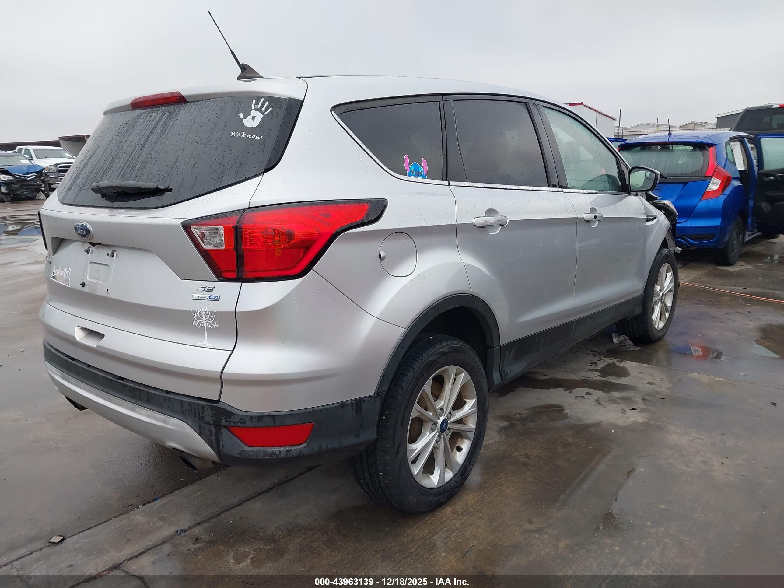 FORD ESCAPE image 4