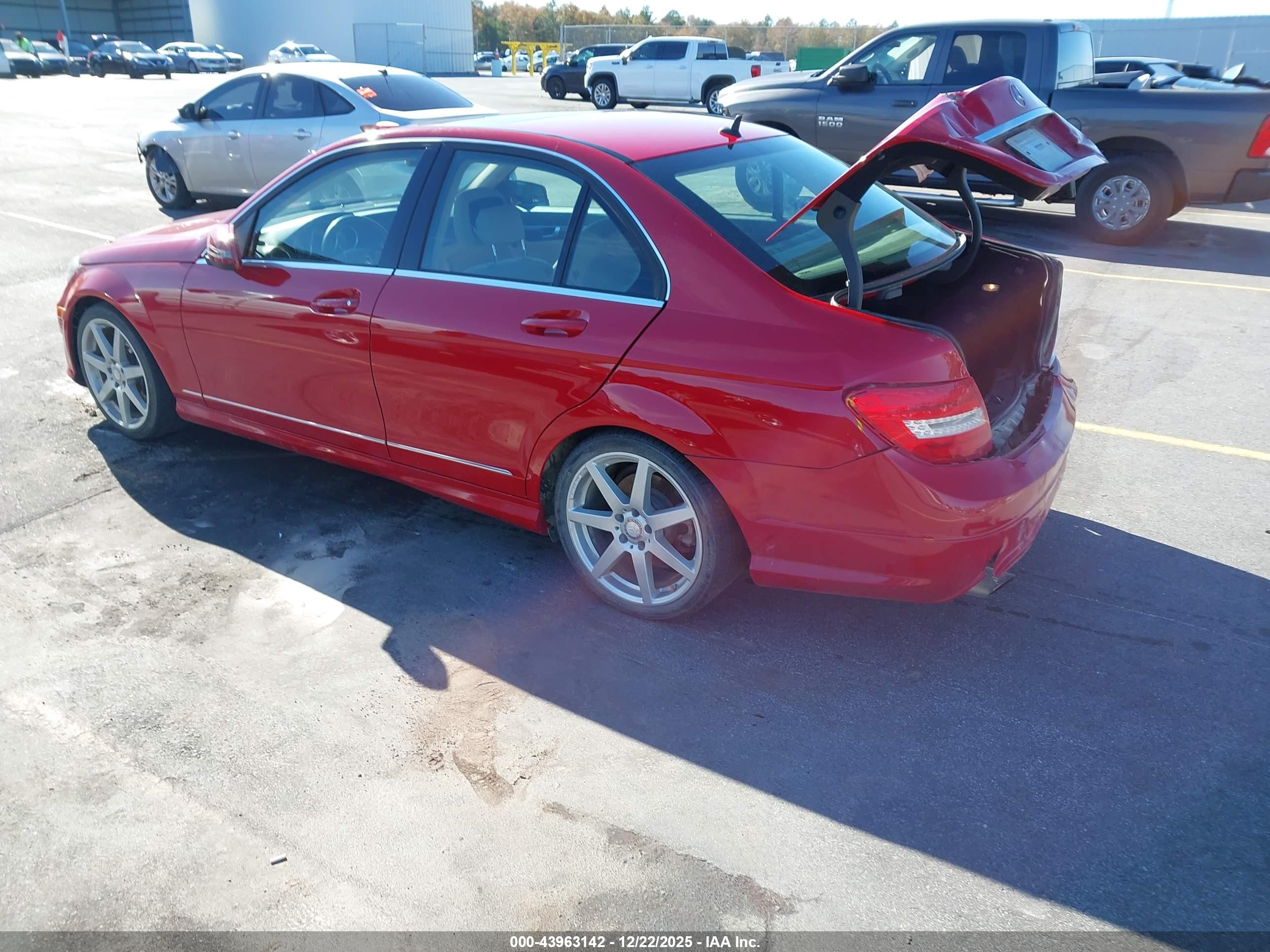MERCEDES-BENZ C-CLASS image 3