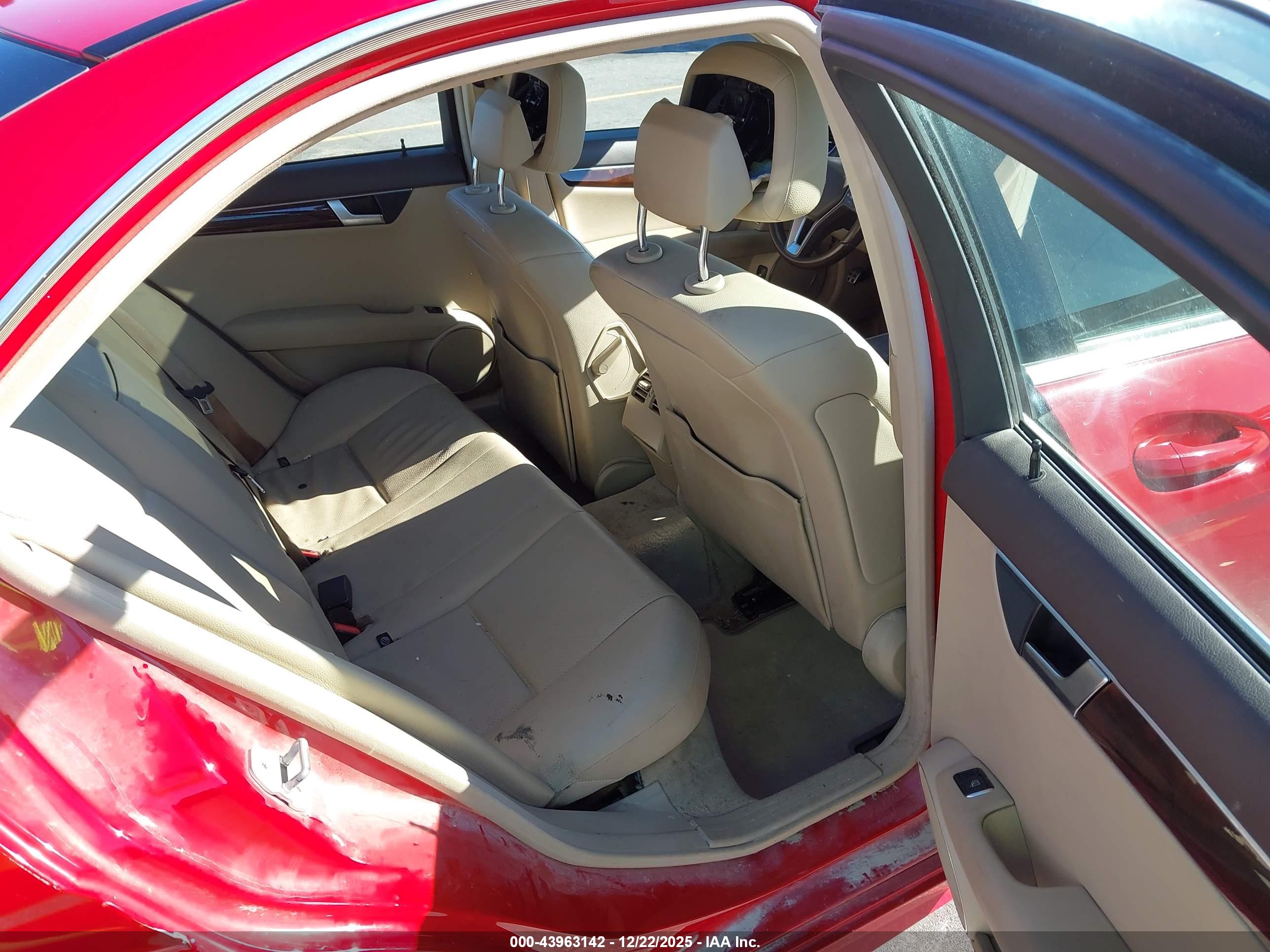 MERCEDES-BENZ C-CLASS image 8