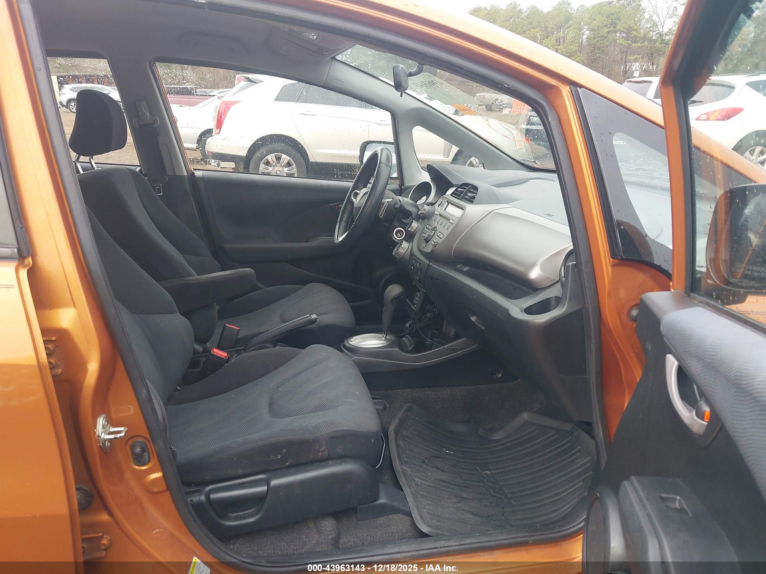 HONDA FIT image 5