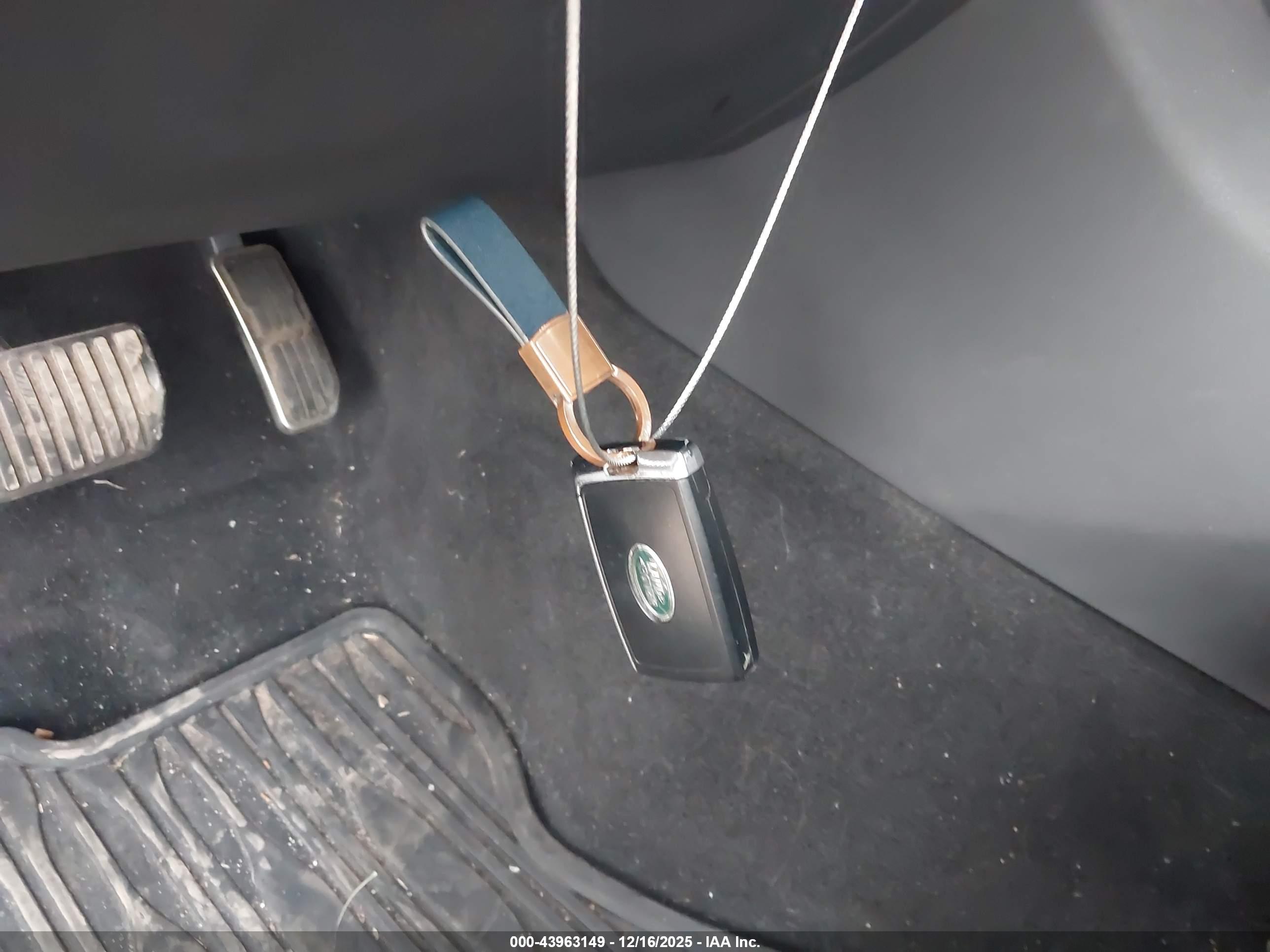 LAND ROVER image 11