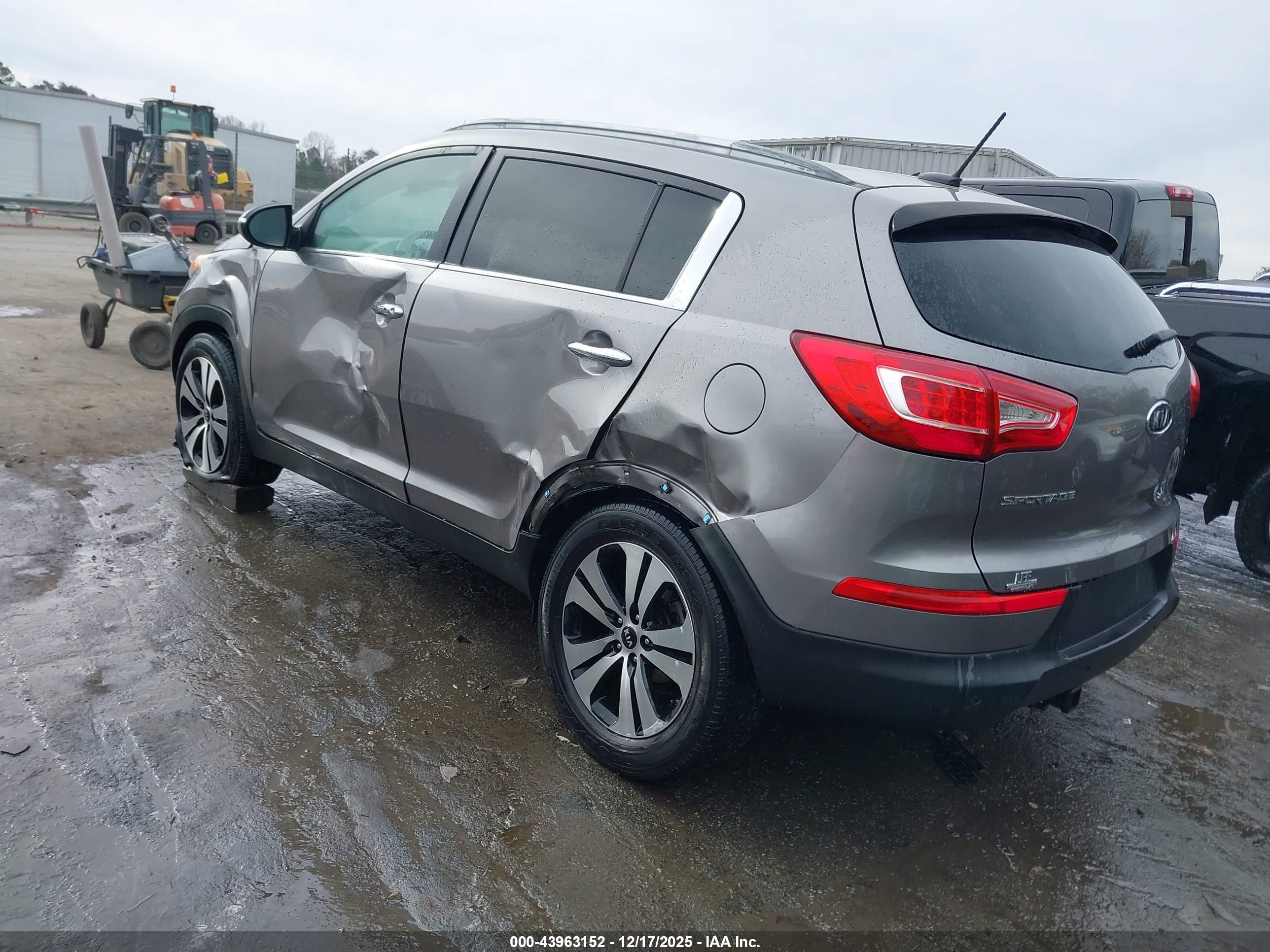 KIA SPORTAGE image 3