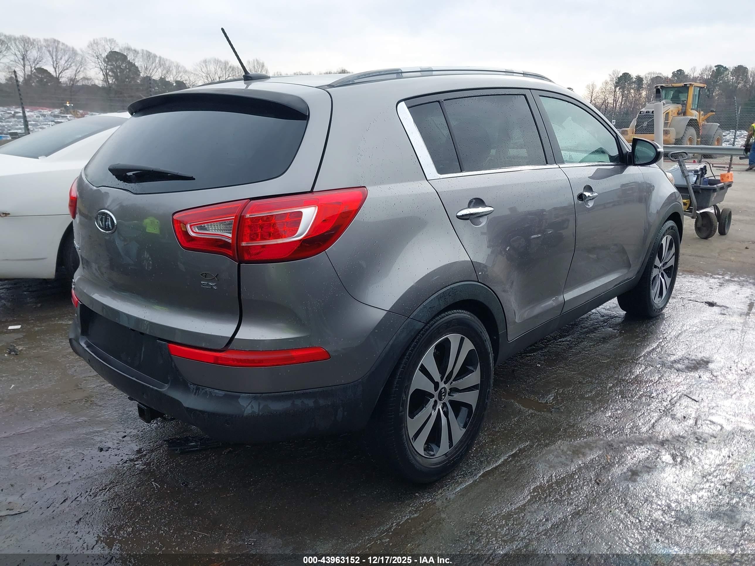 KIA SPORTAGE image 4