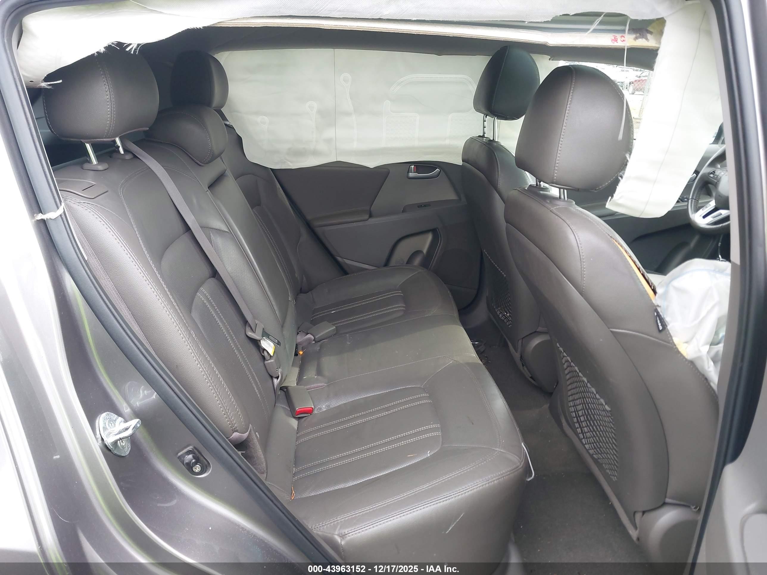 KIA SPORTAGE image 8