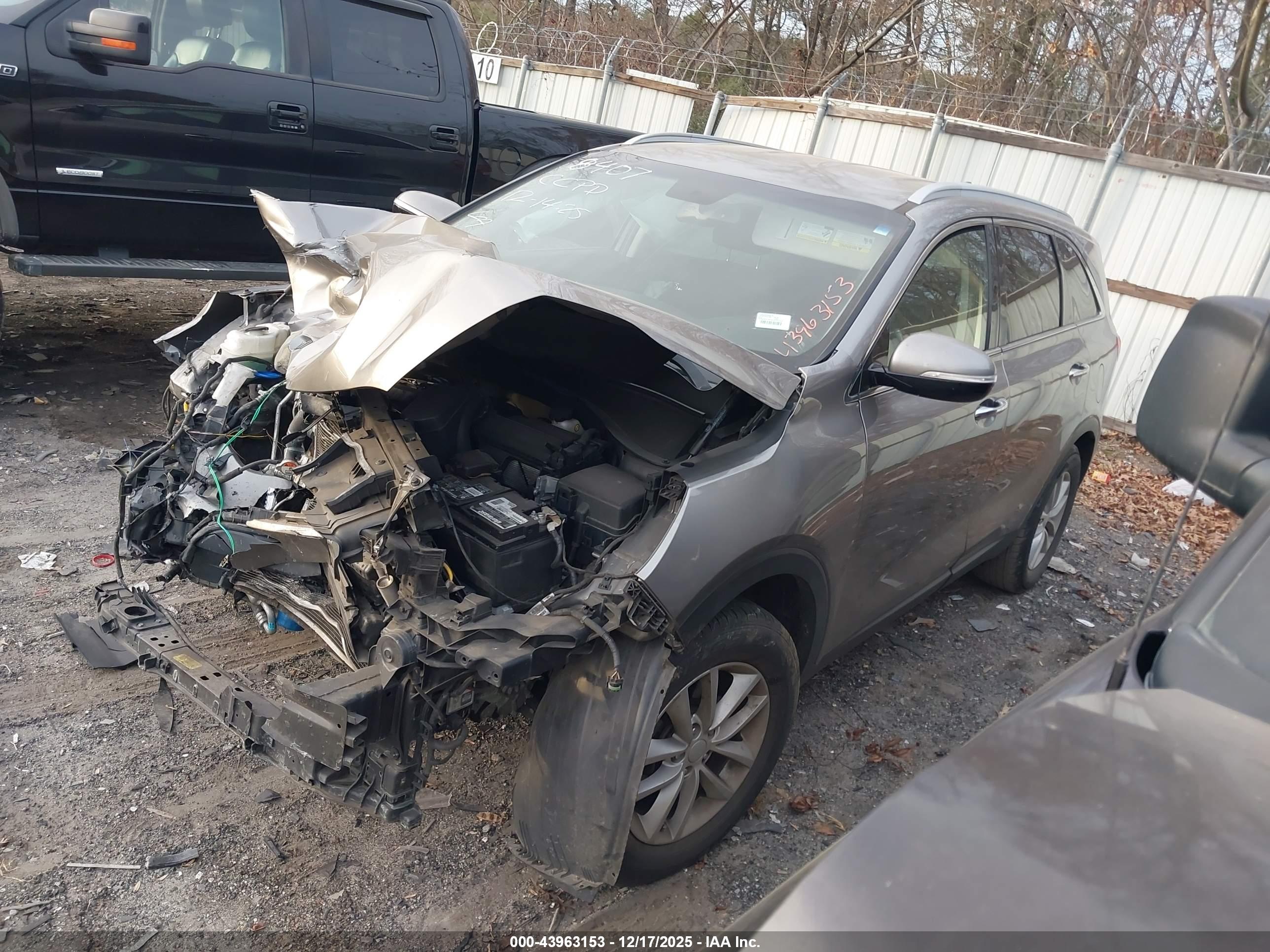 KIA SORENTO image 2