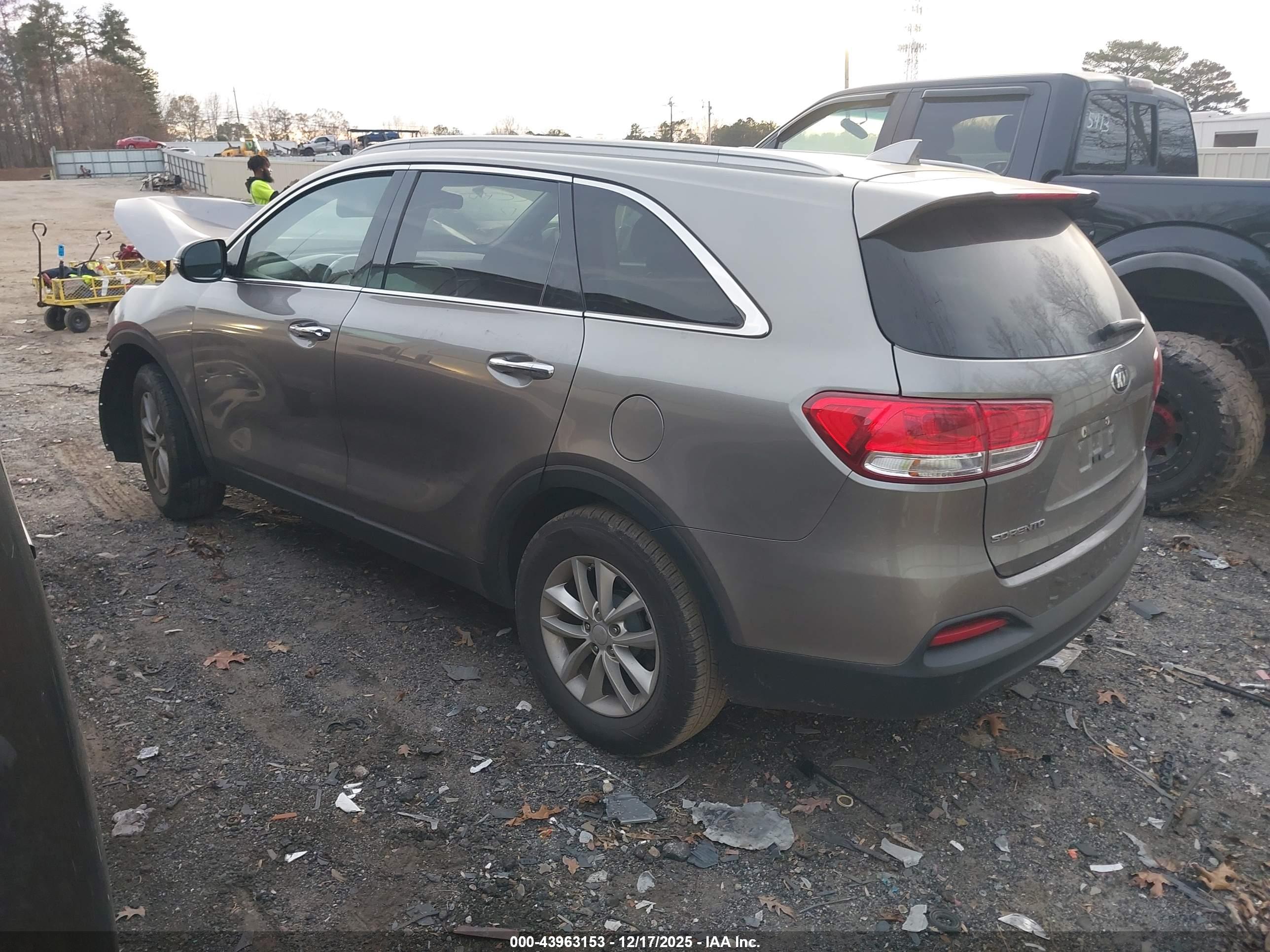 KIA SORENTO image 3