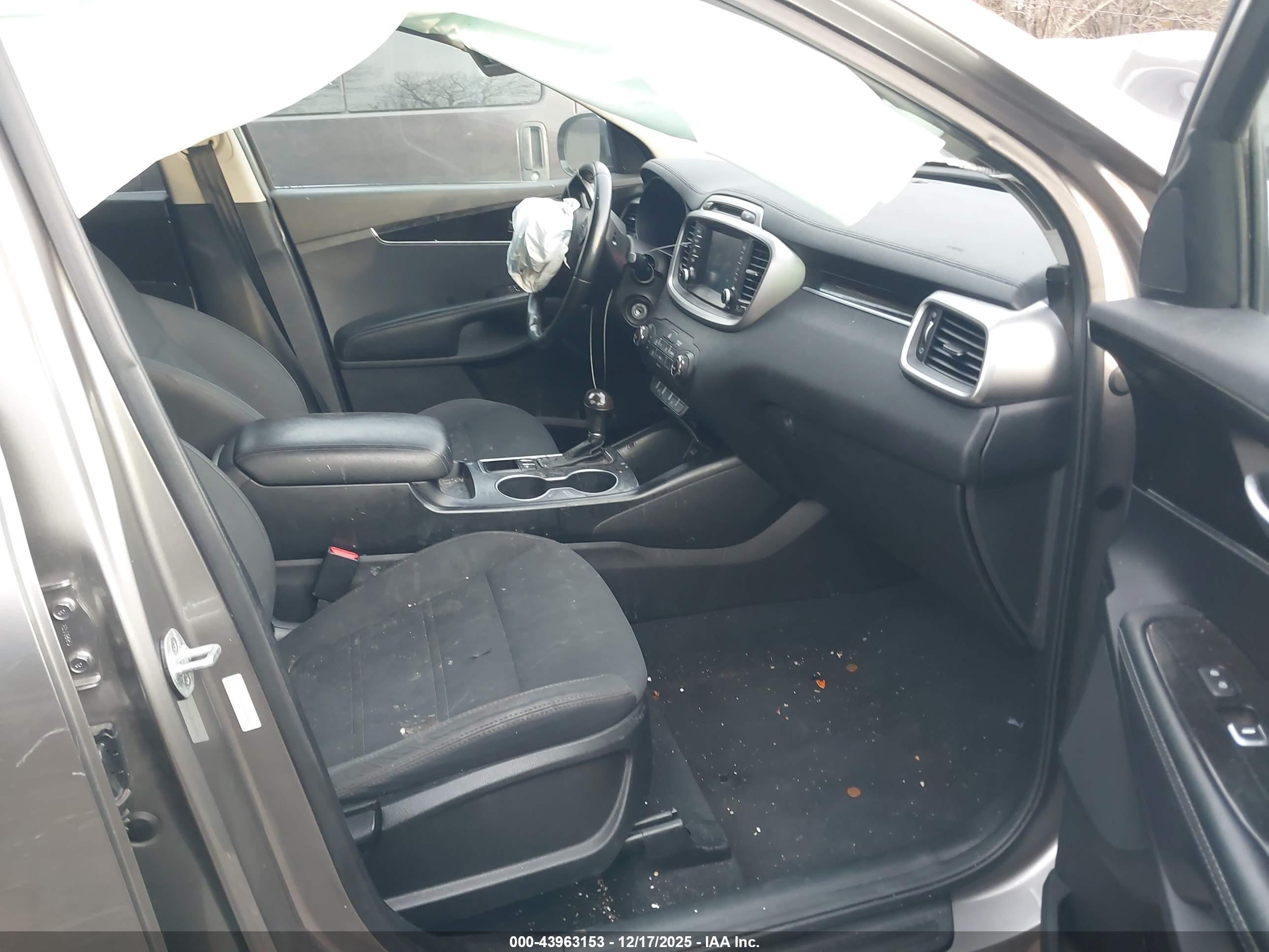KIA SORENTO image 5
