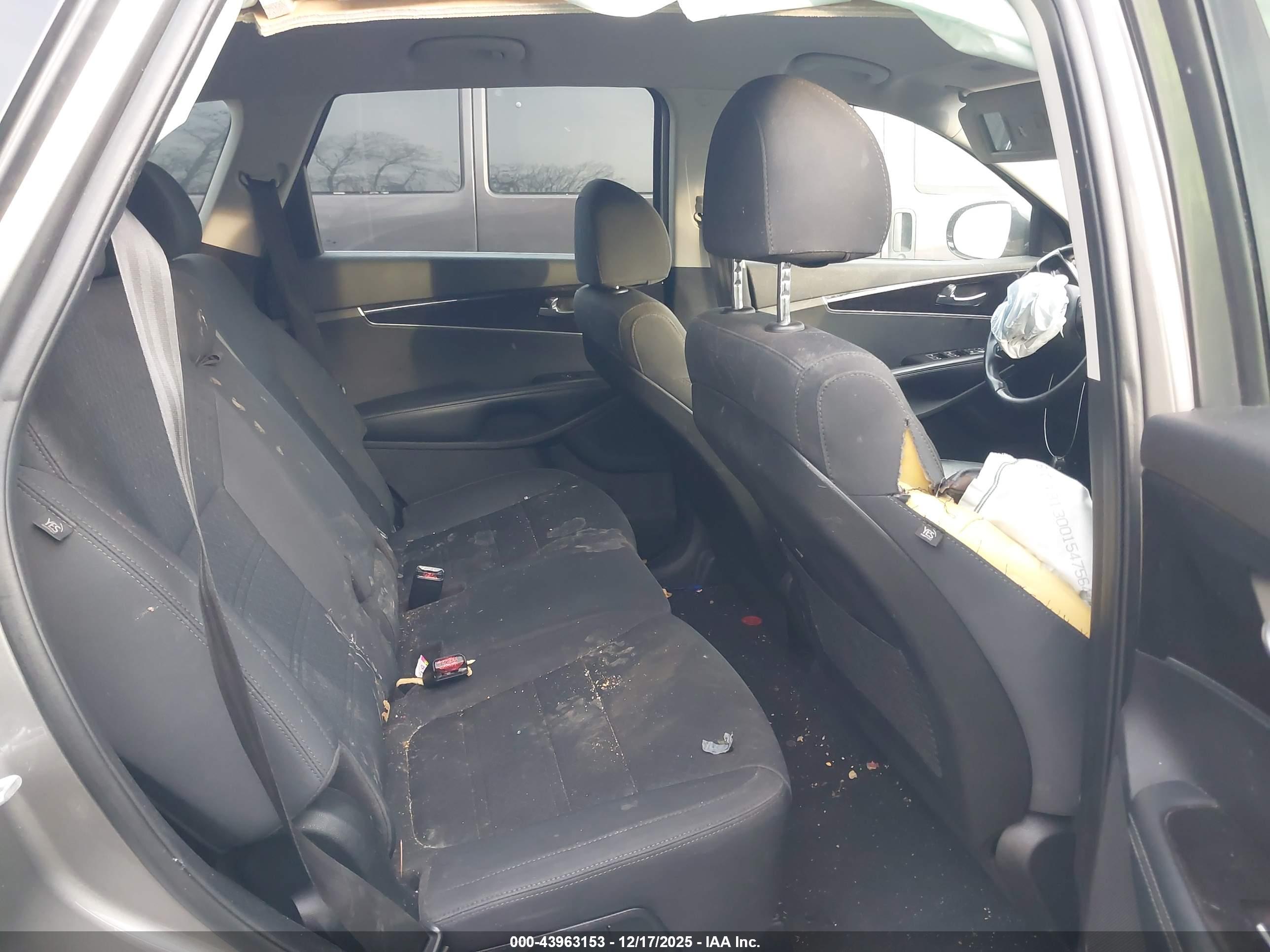 KIA SORENTO image 8